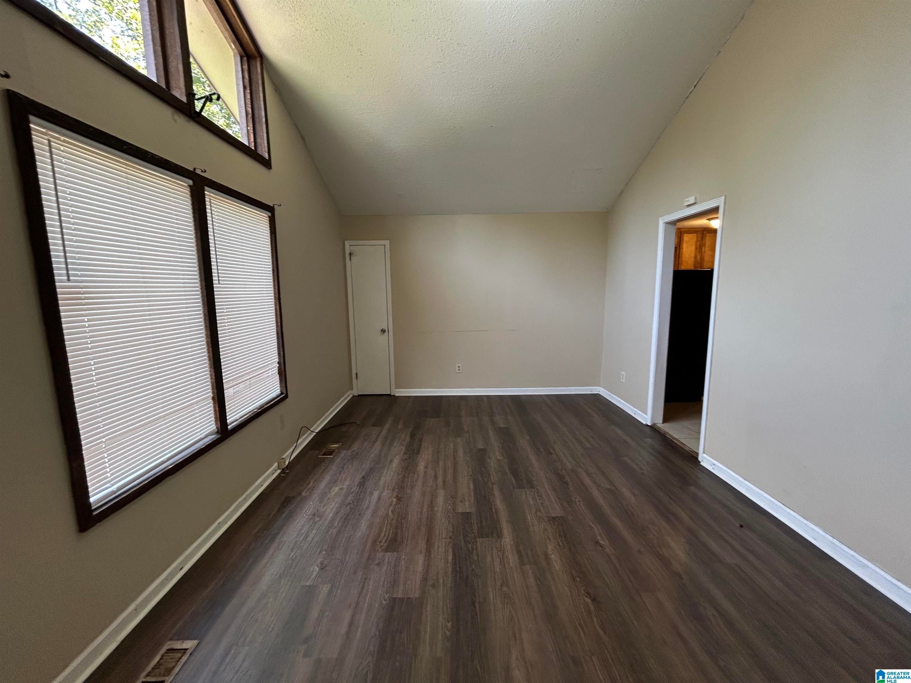 3046 APPLE VALLEY LANE