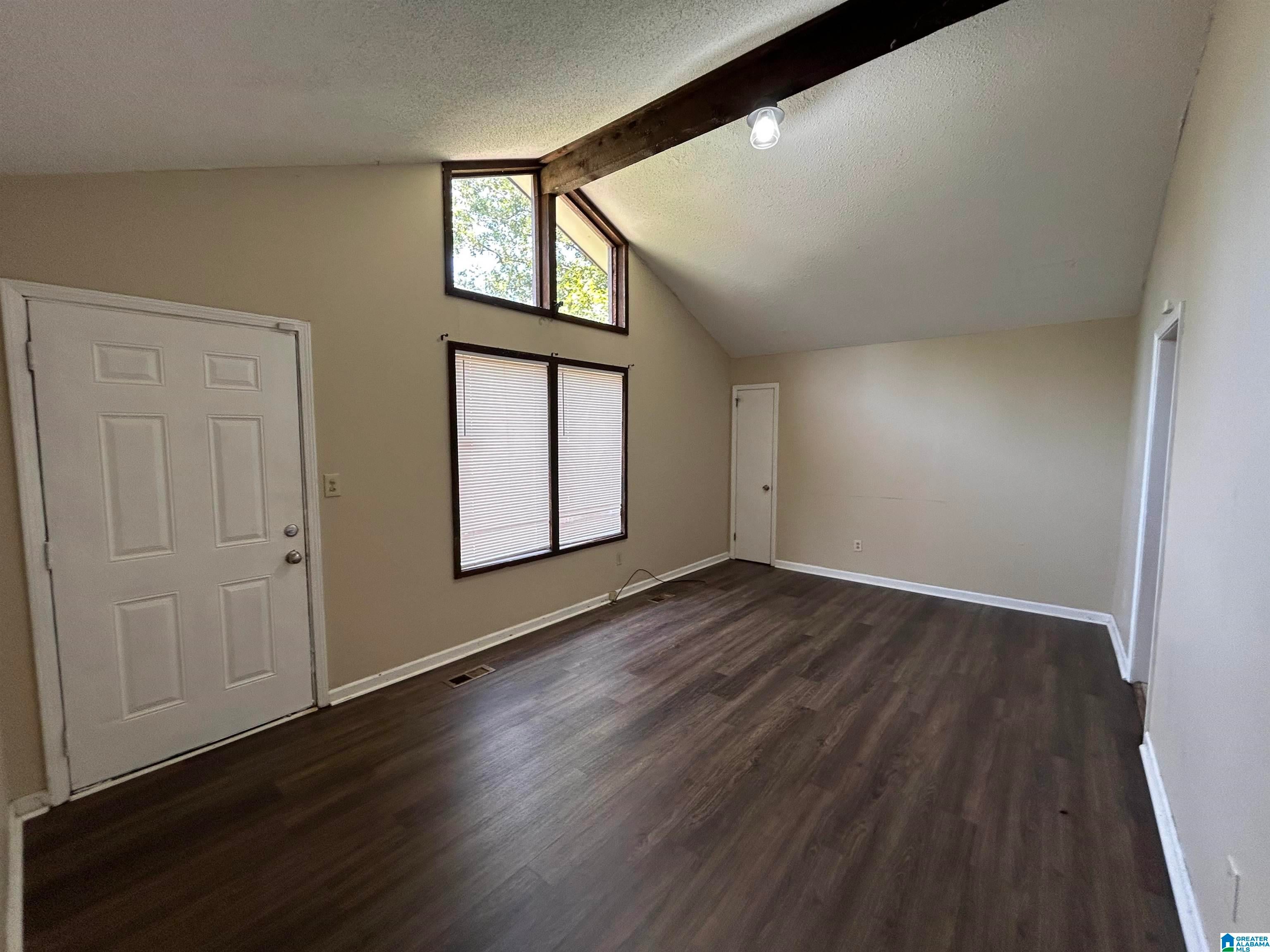 3046 APPLE VALLEY LANE