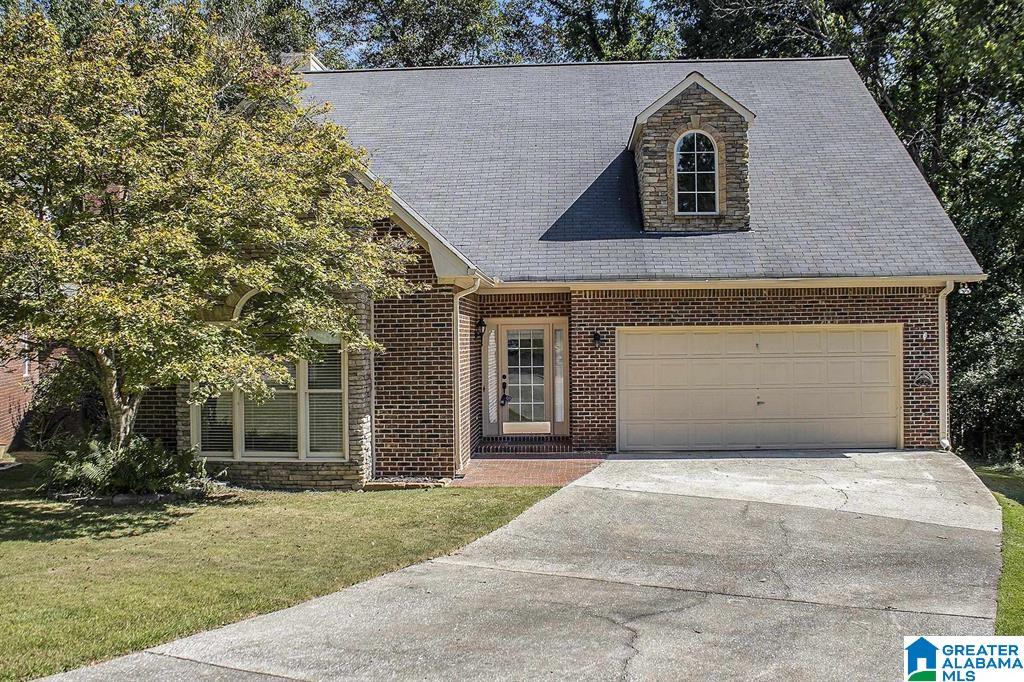 Photo 1 of 43 — 2512 CHRISTIE CIRCLE, VESTAVIA HILLS, AL 35216