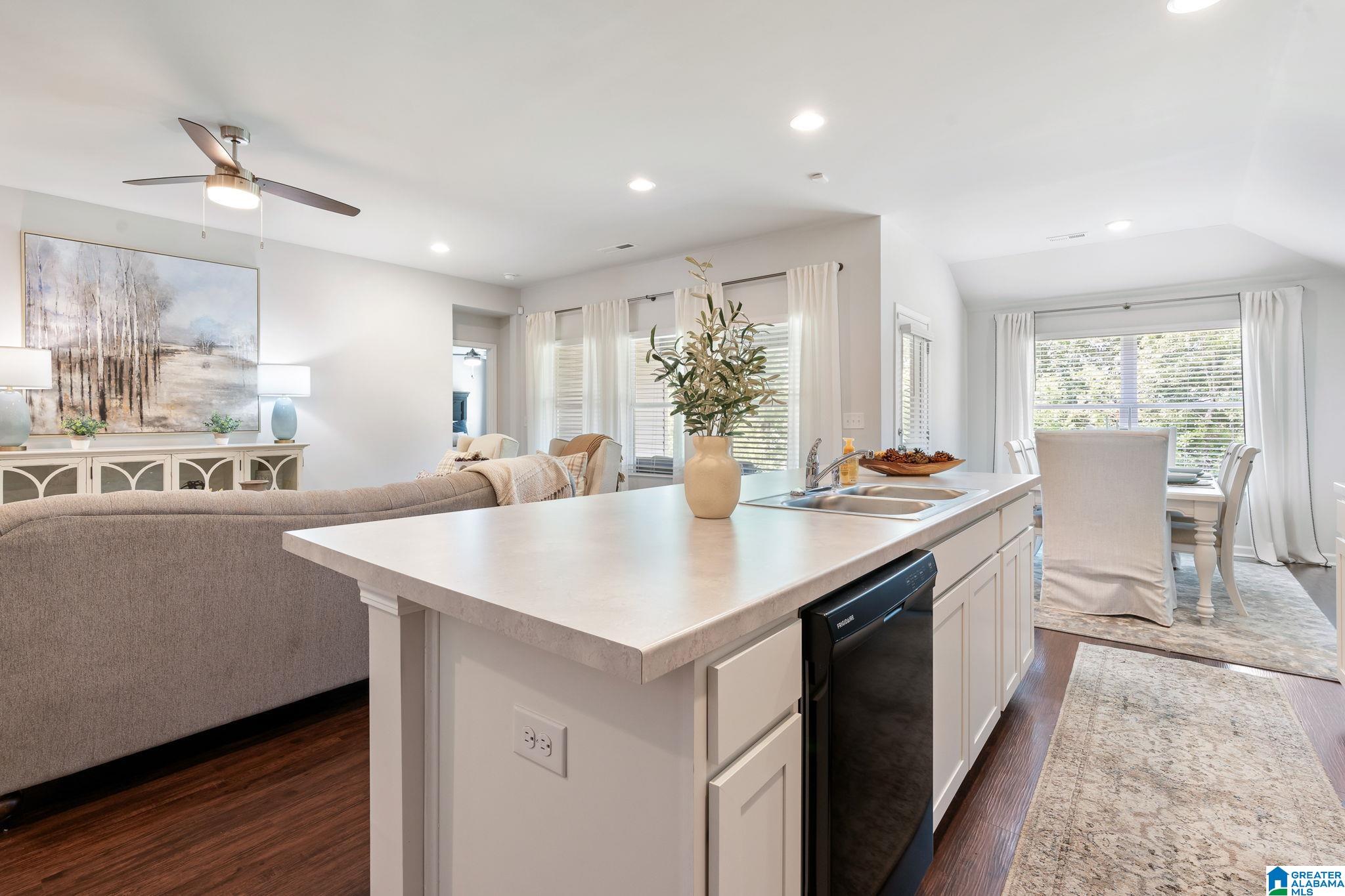 857 CAMDEN LOOP