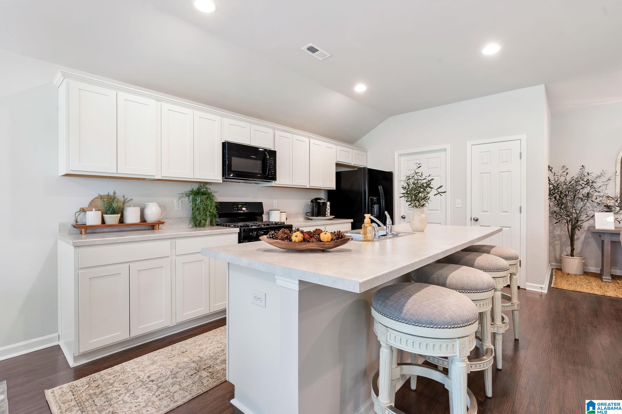 857 CAMDEN LOOP