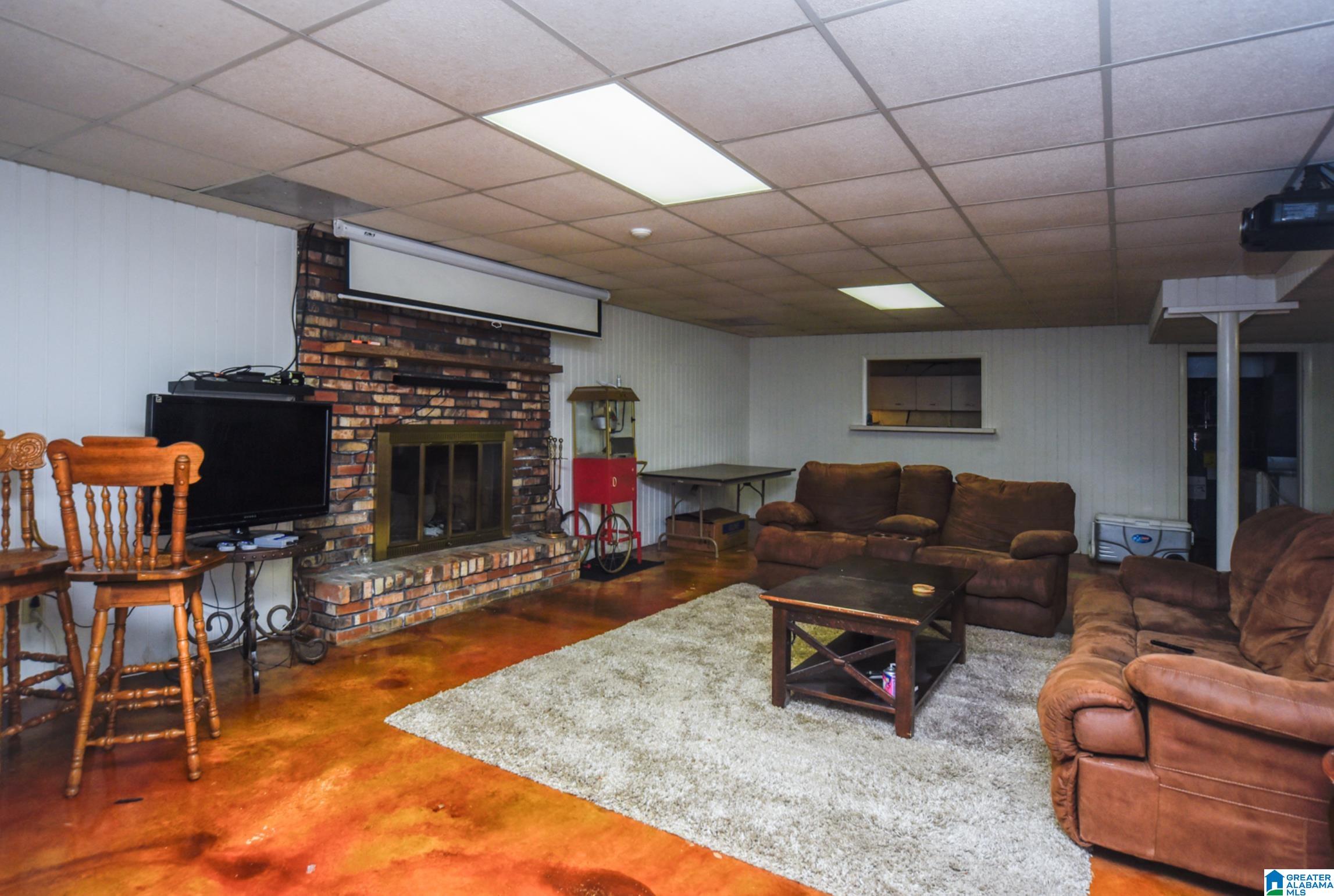 5762 SHADOW LAKE DRIVE