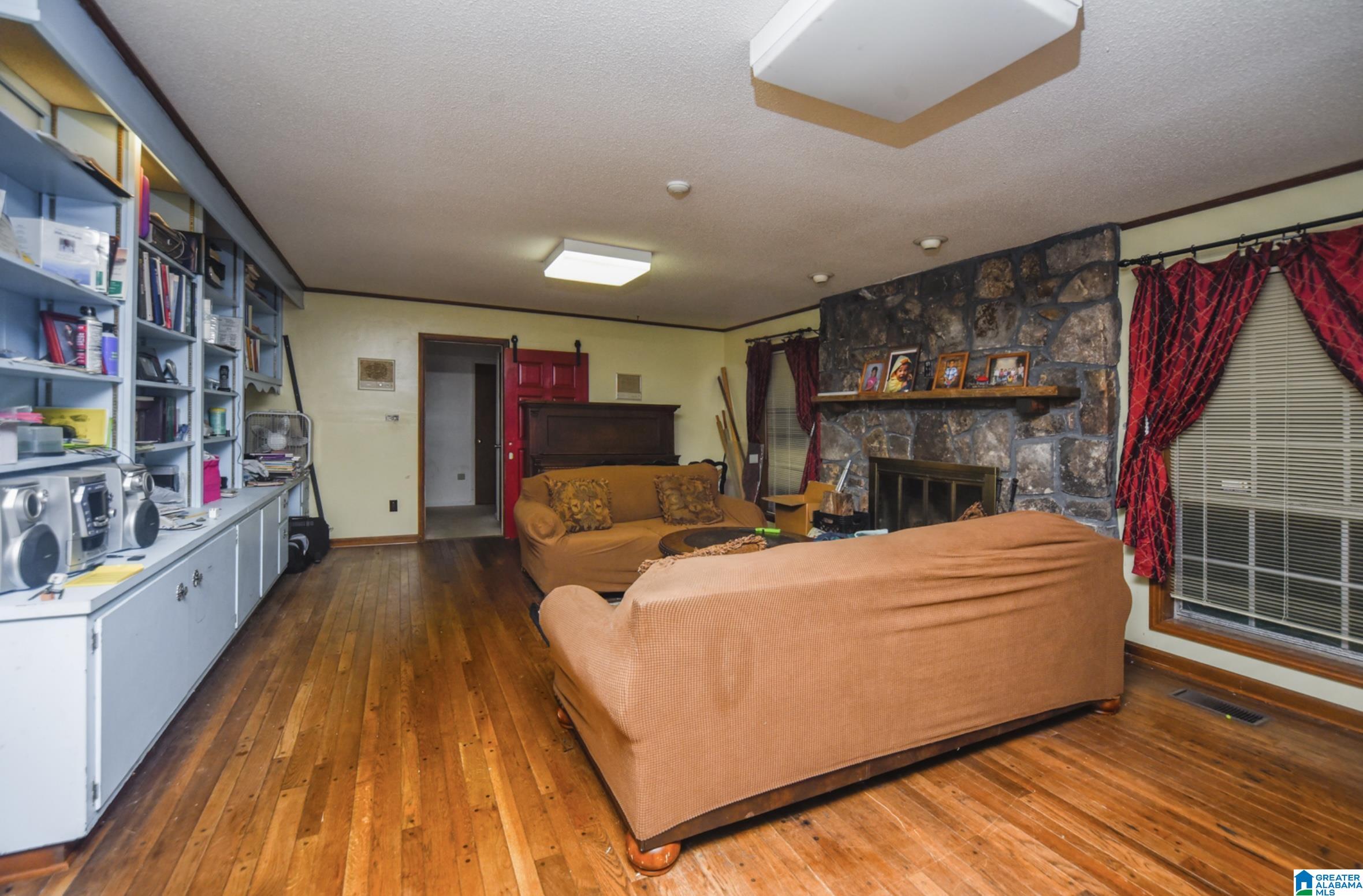 5762 SHADOW LAKE DRIVE