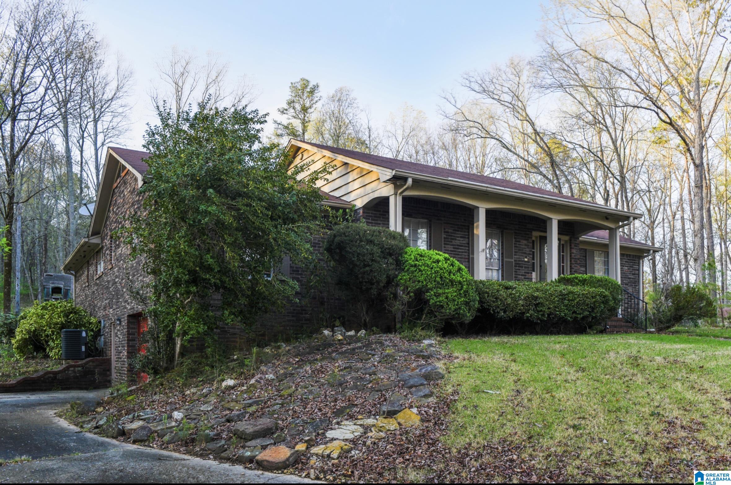 5762 SHADOW LAKE DRIVE