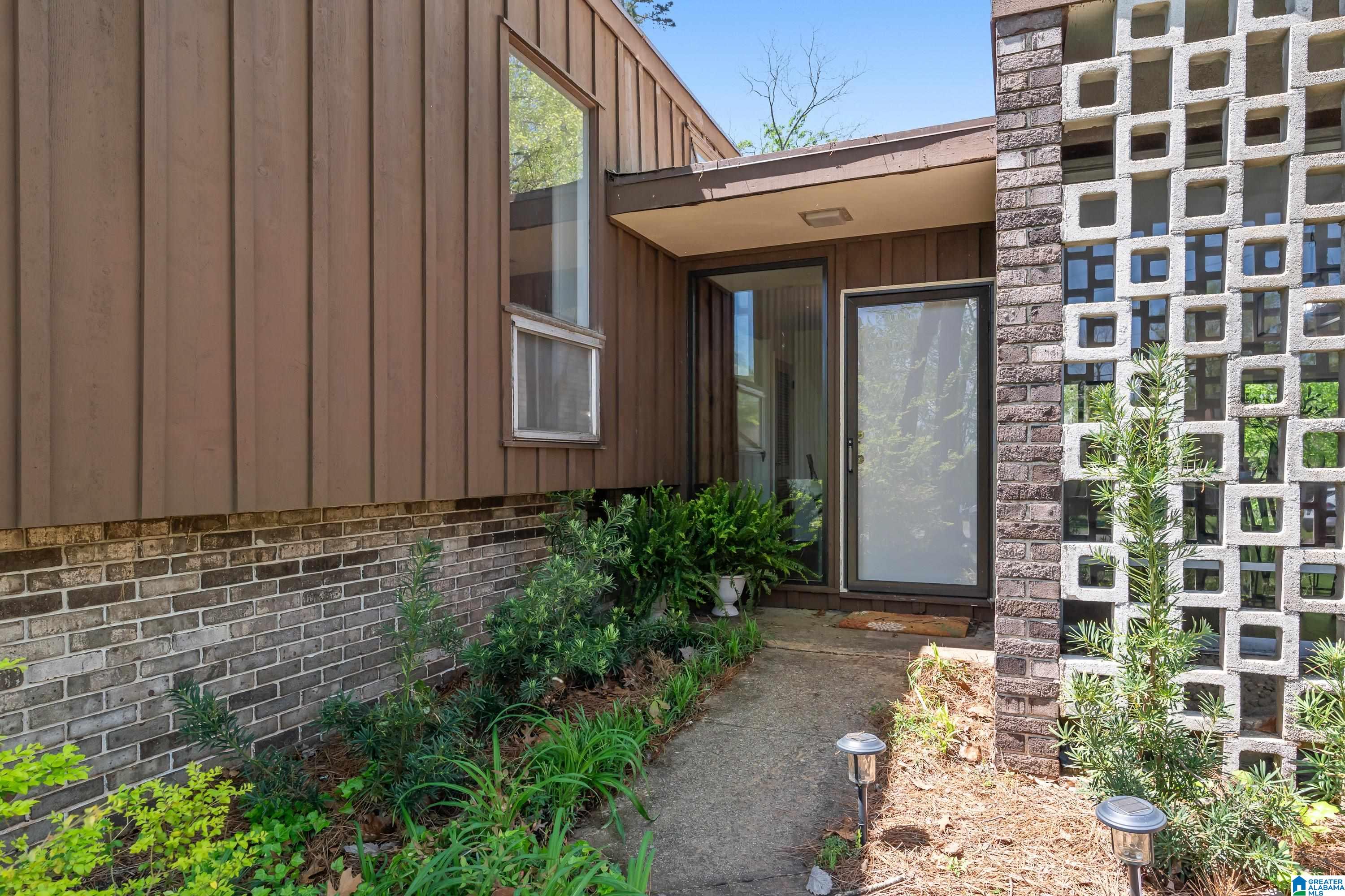 2420 REGENT LANE