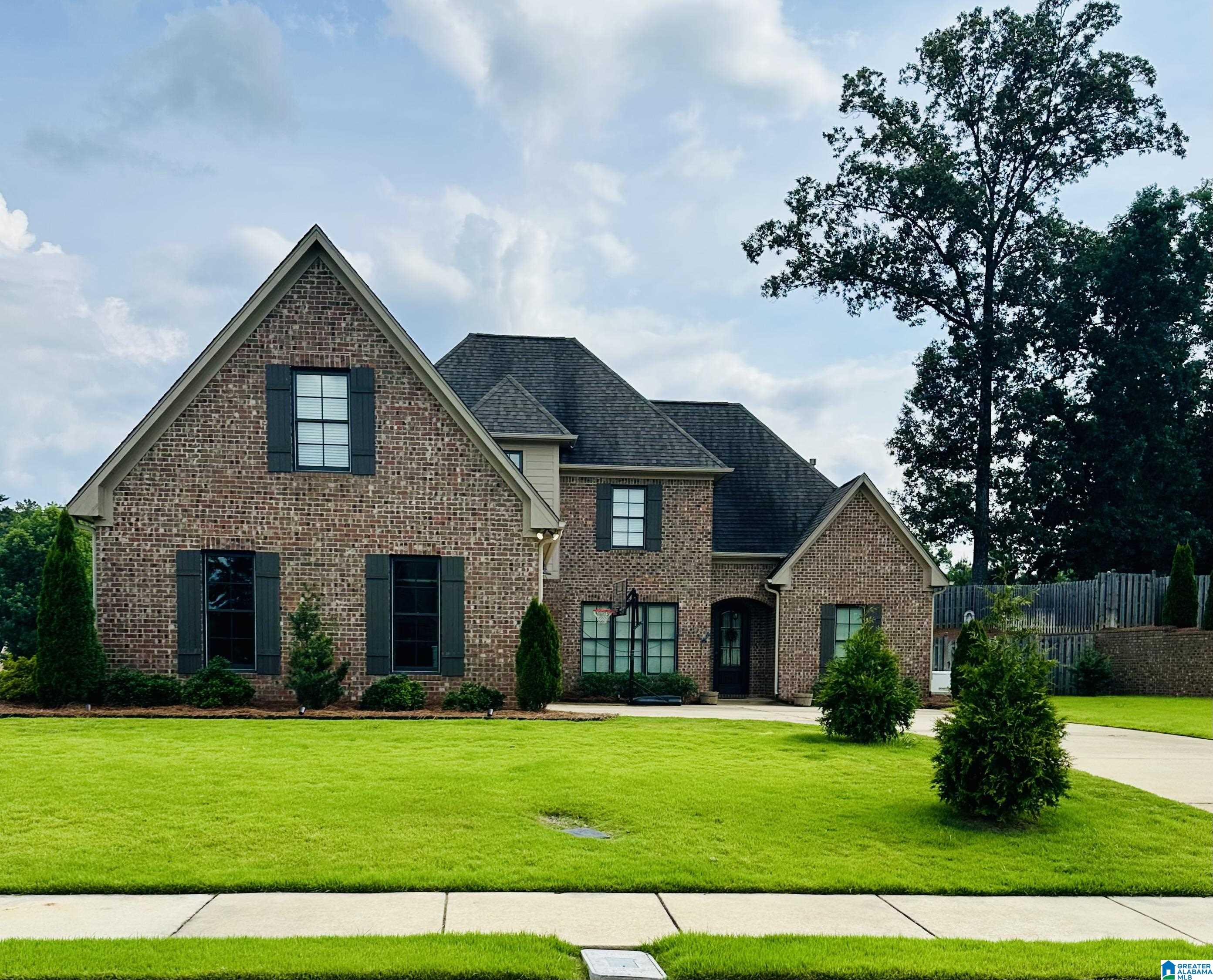 1001 COLUMBIA CIRCLE