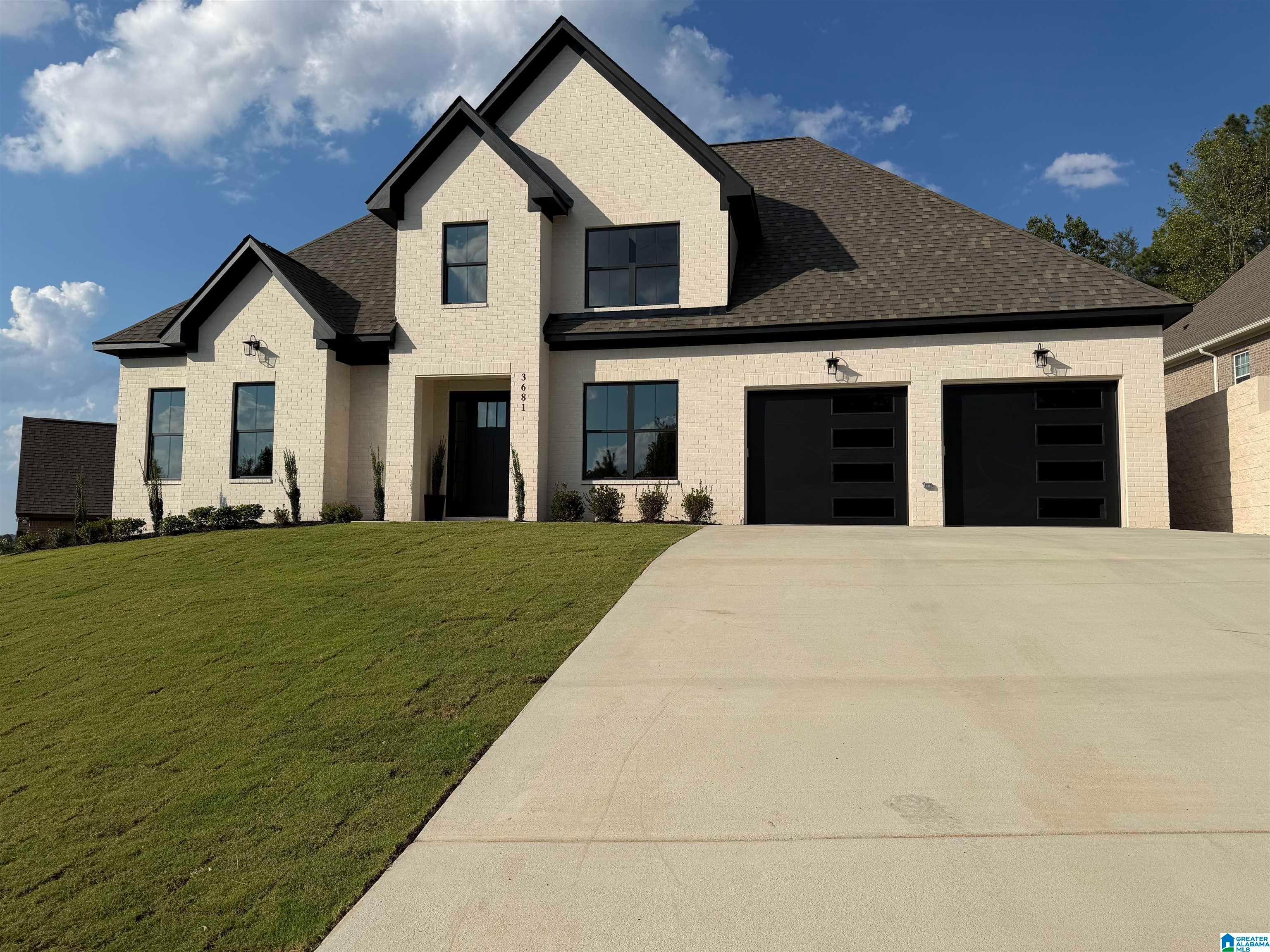 3681 VANDERBILT WAY