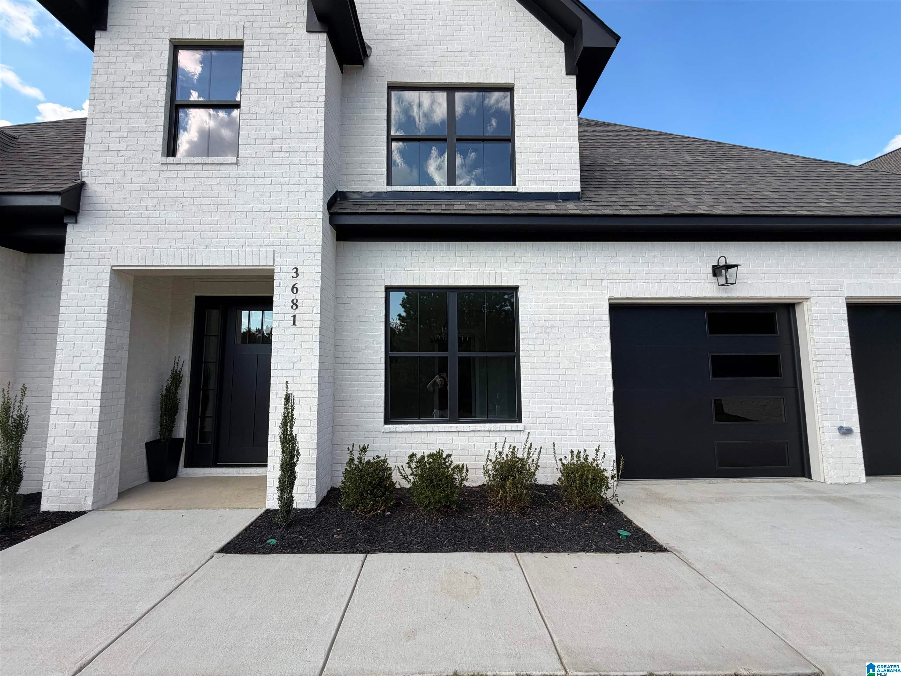 3681 VANDERBILT WAY
