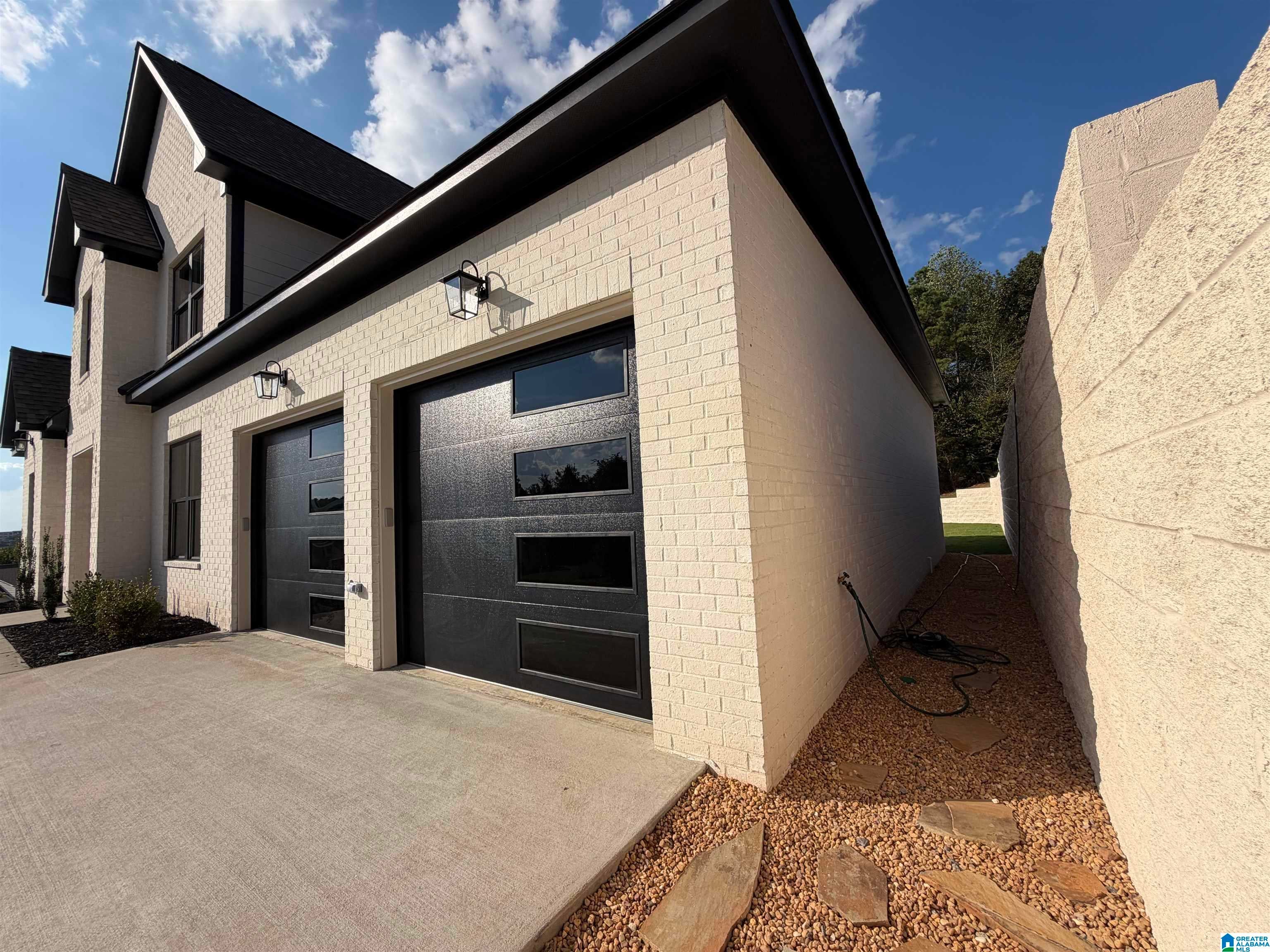 3681 VANDERBILT WAY