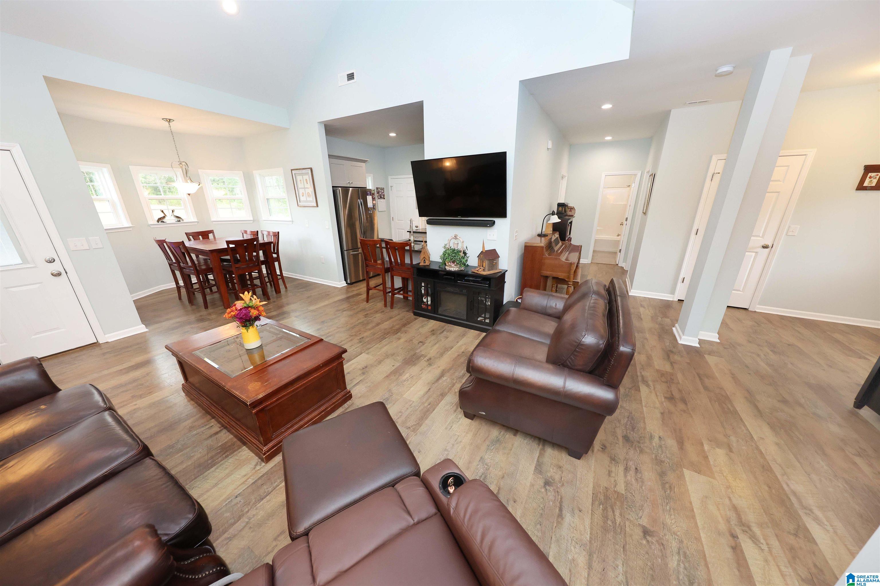 1400 TUNNEL MTN ROAD