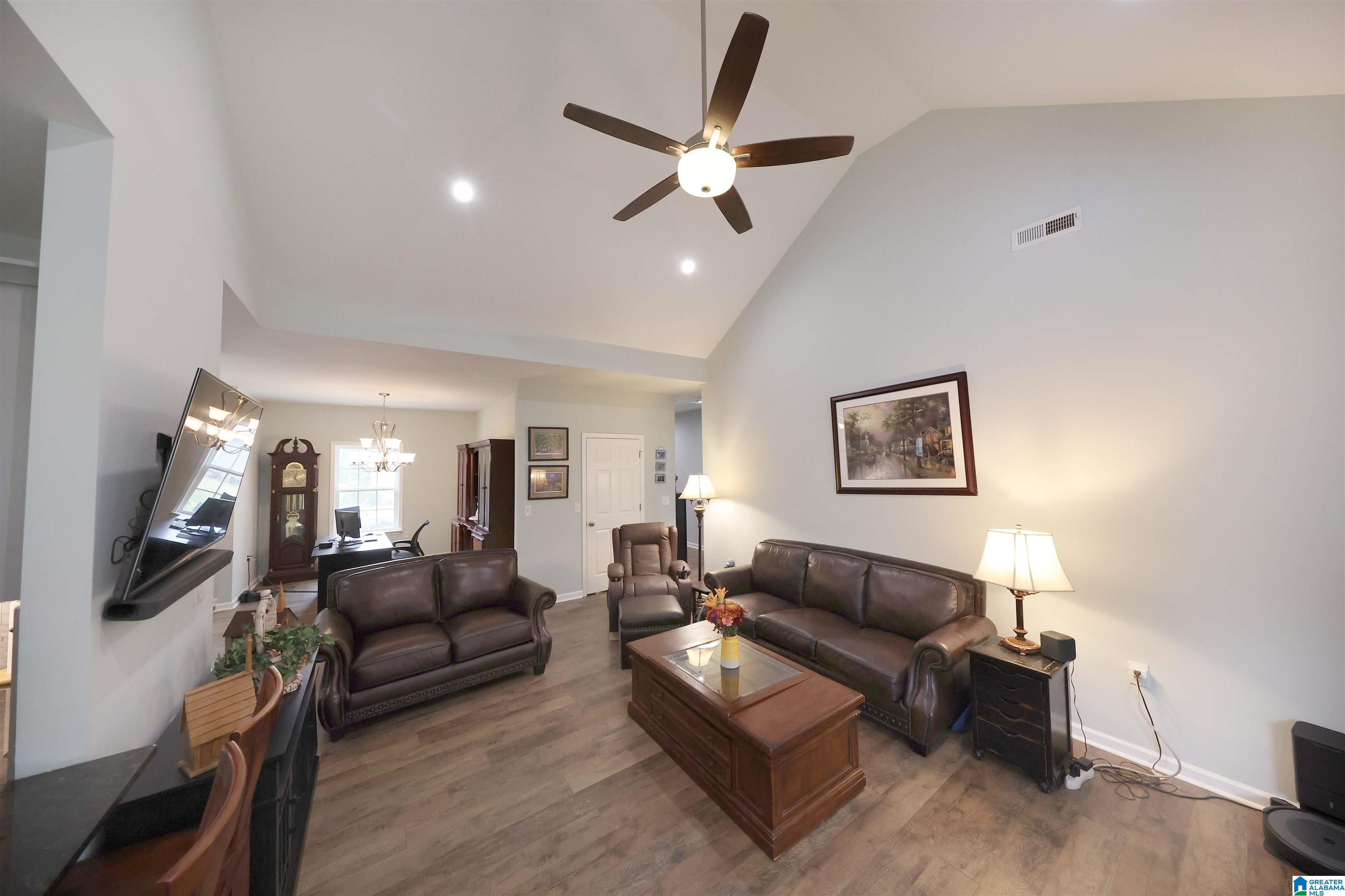 1400 TUNNEL MTN ROAD