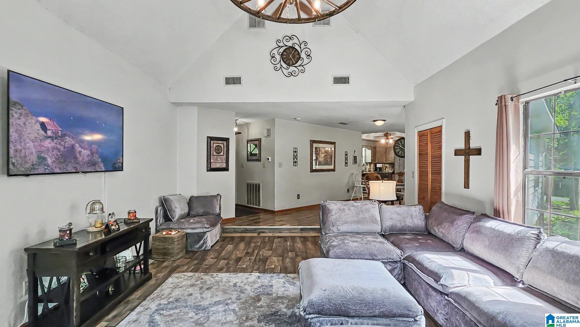 2110 GRANDVIEW TRAIL
