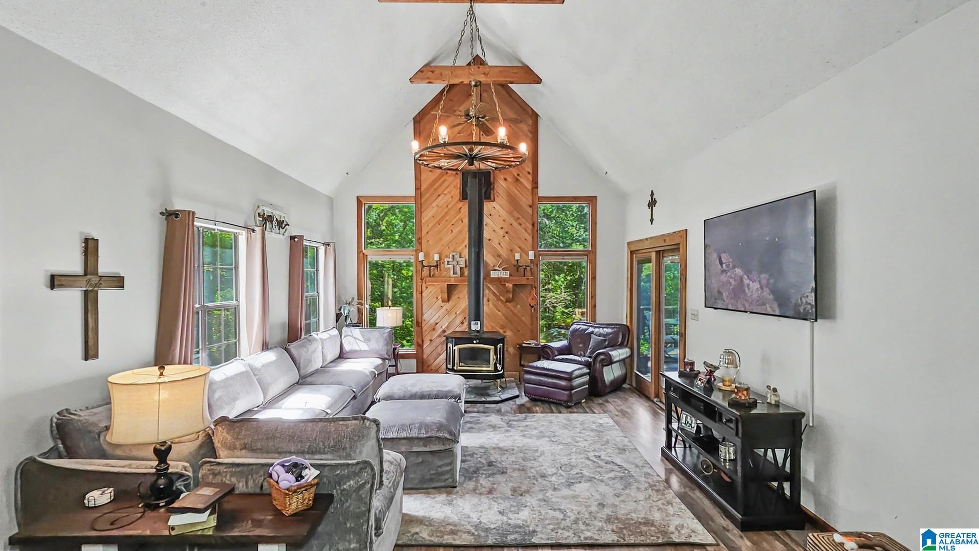 2110 GRANDVIEW TRAIL