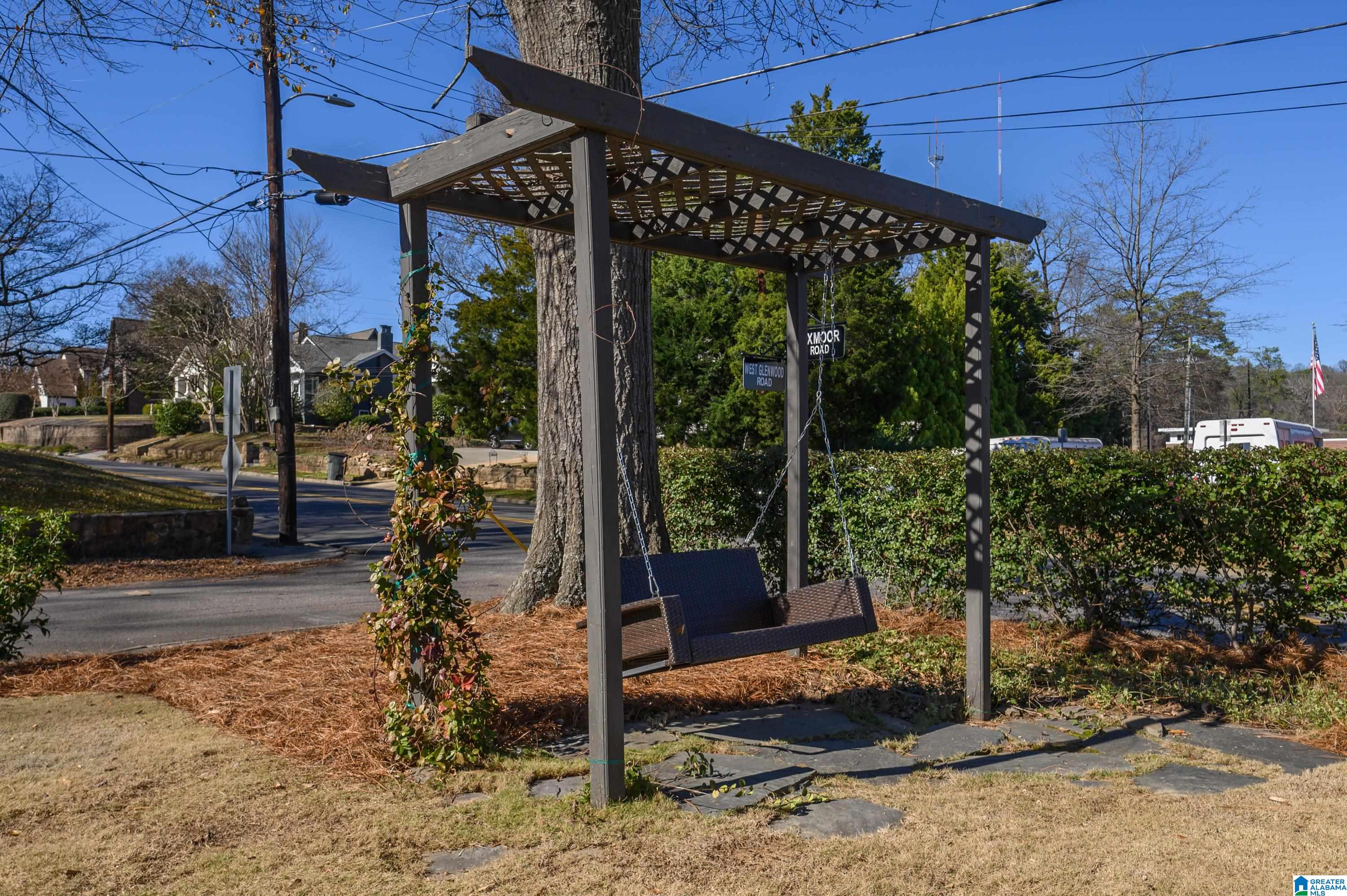 101 W GLENWOOD DRIVE