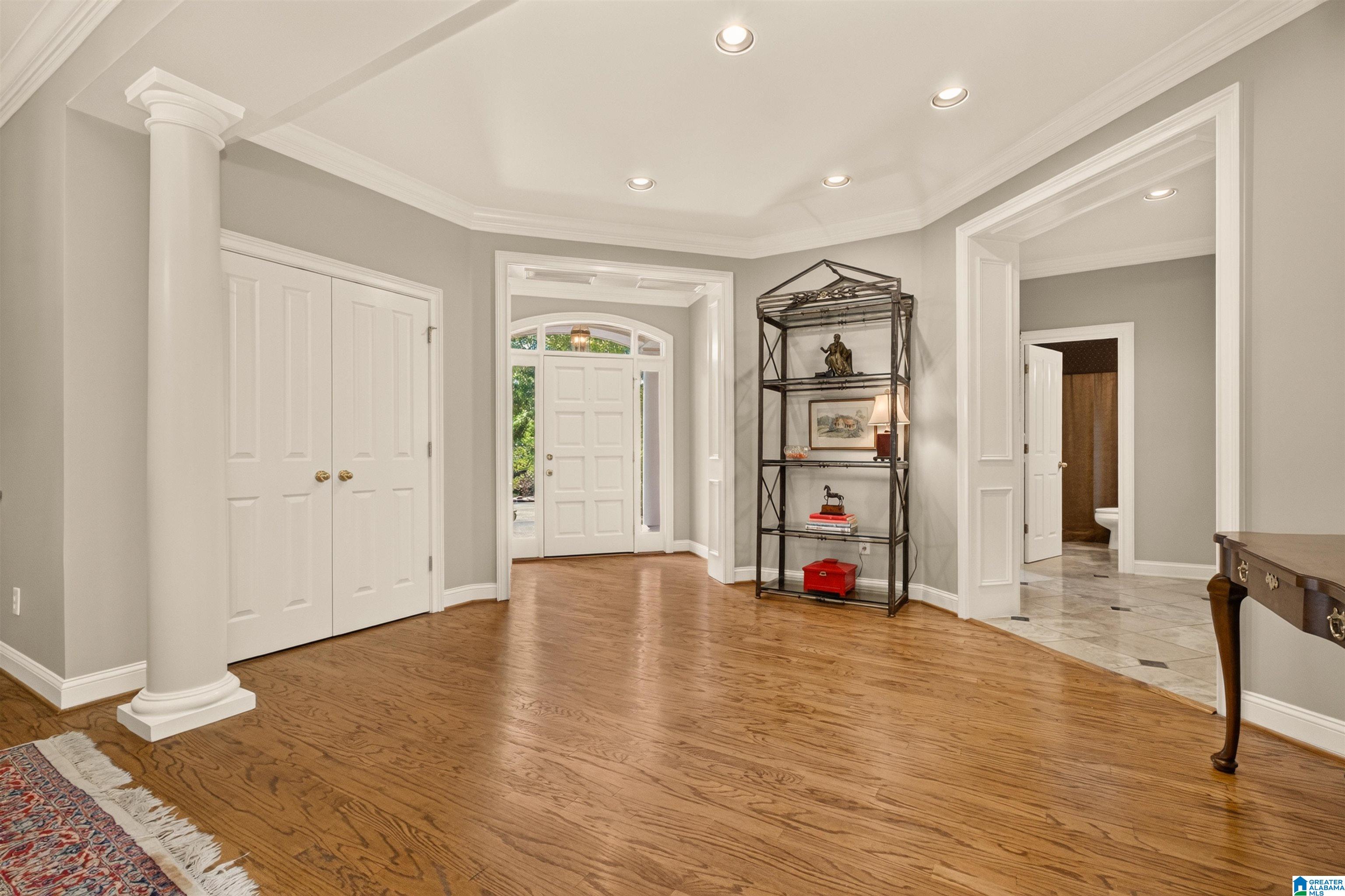 878 CALEDONIAN WAY