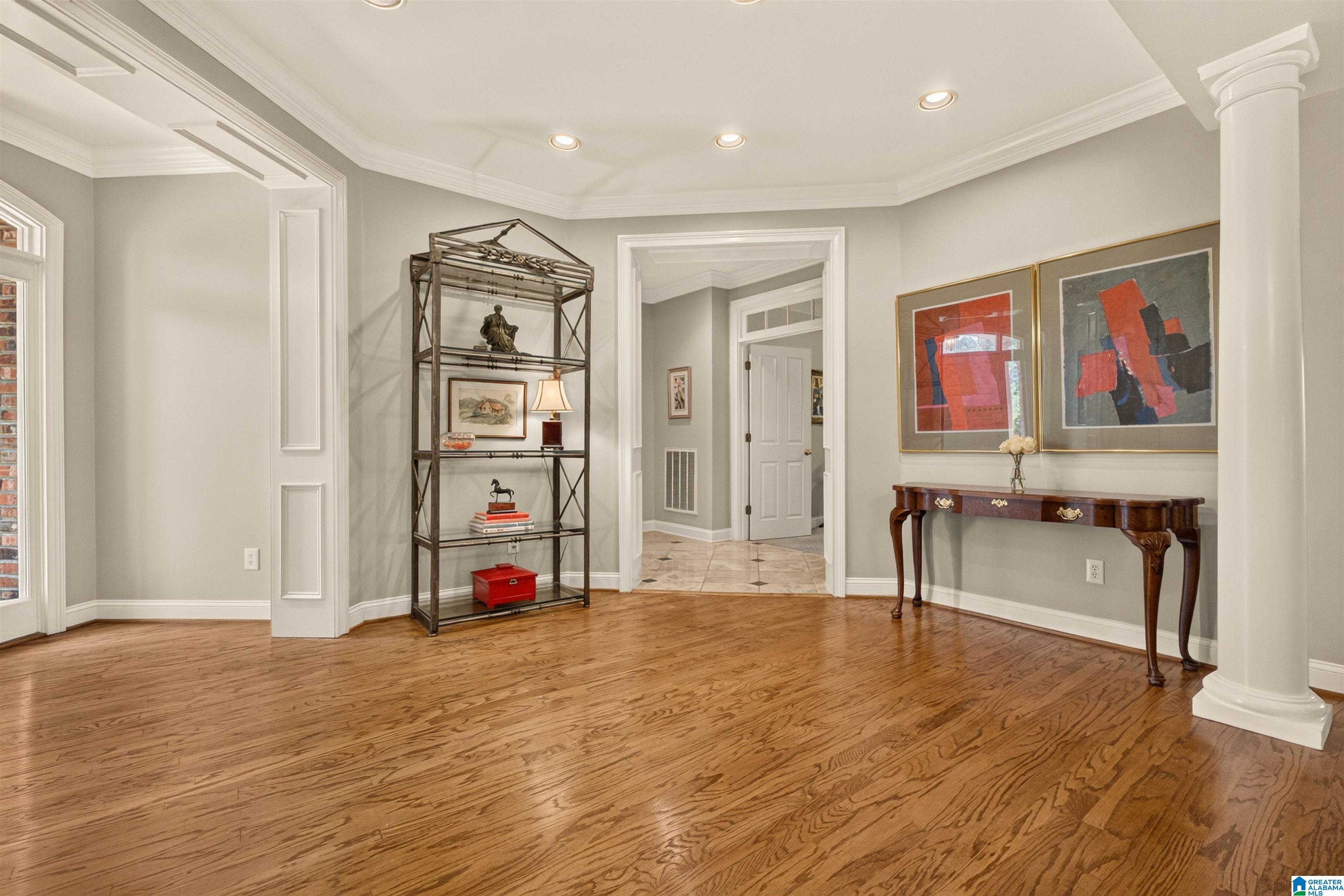 878 CALEDONIAN WAY