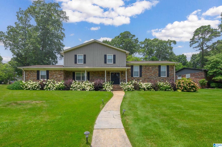 Photo 1 of 42 — 2344 QUEENSVIEW ROAD, HOOVER, AL 35226