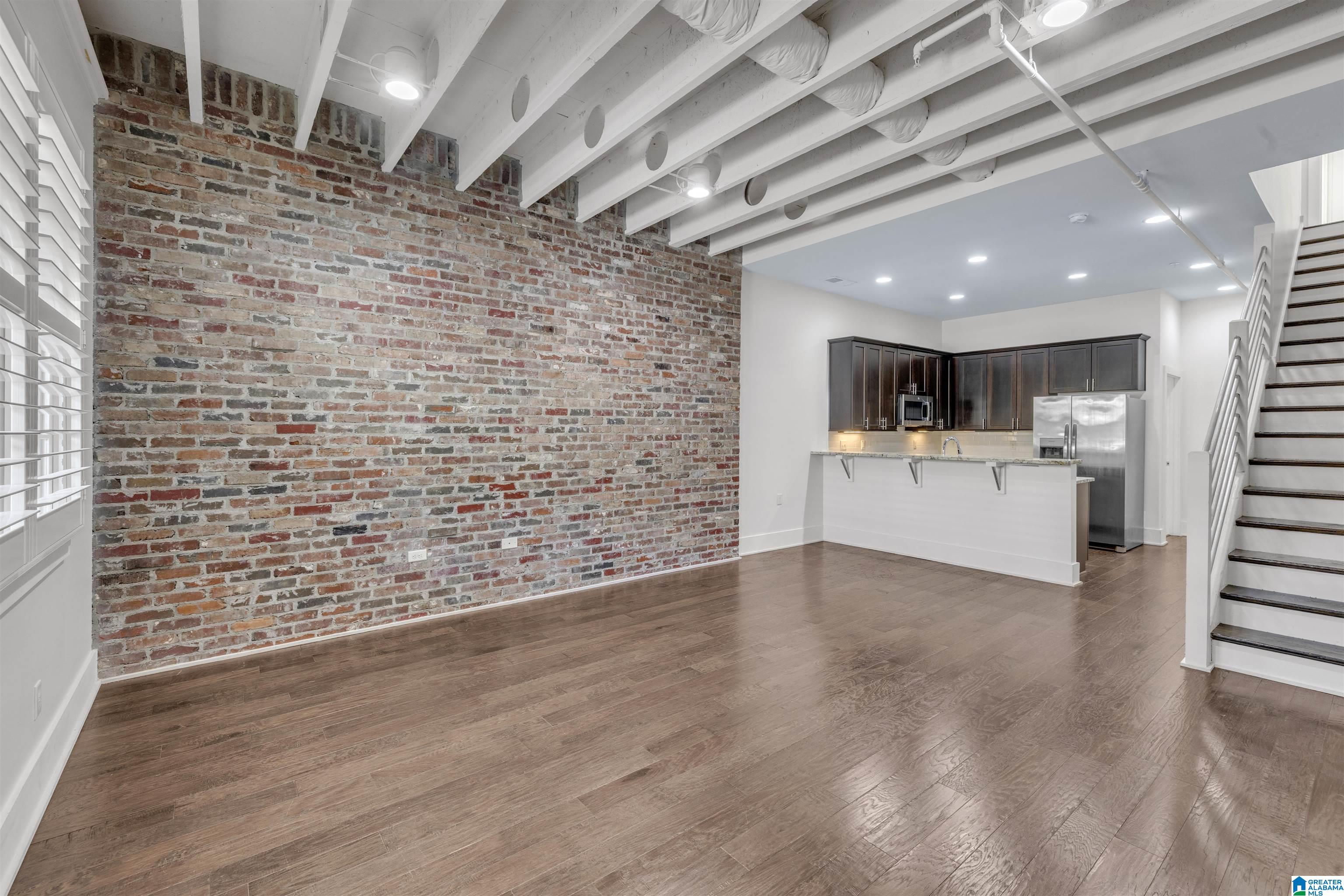 708 BARRISTERS COURT