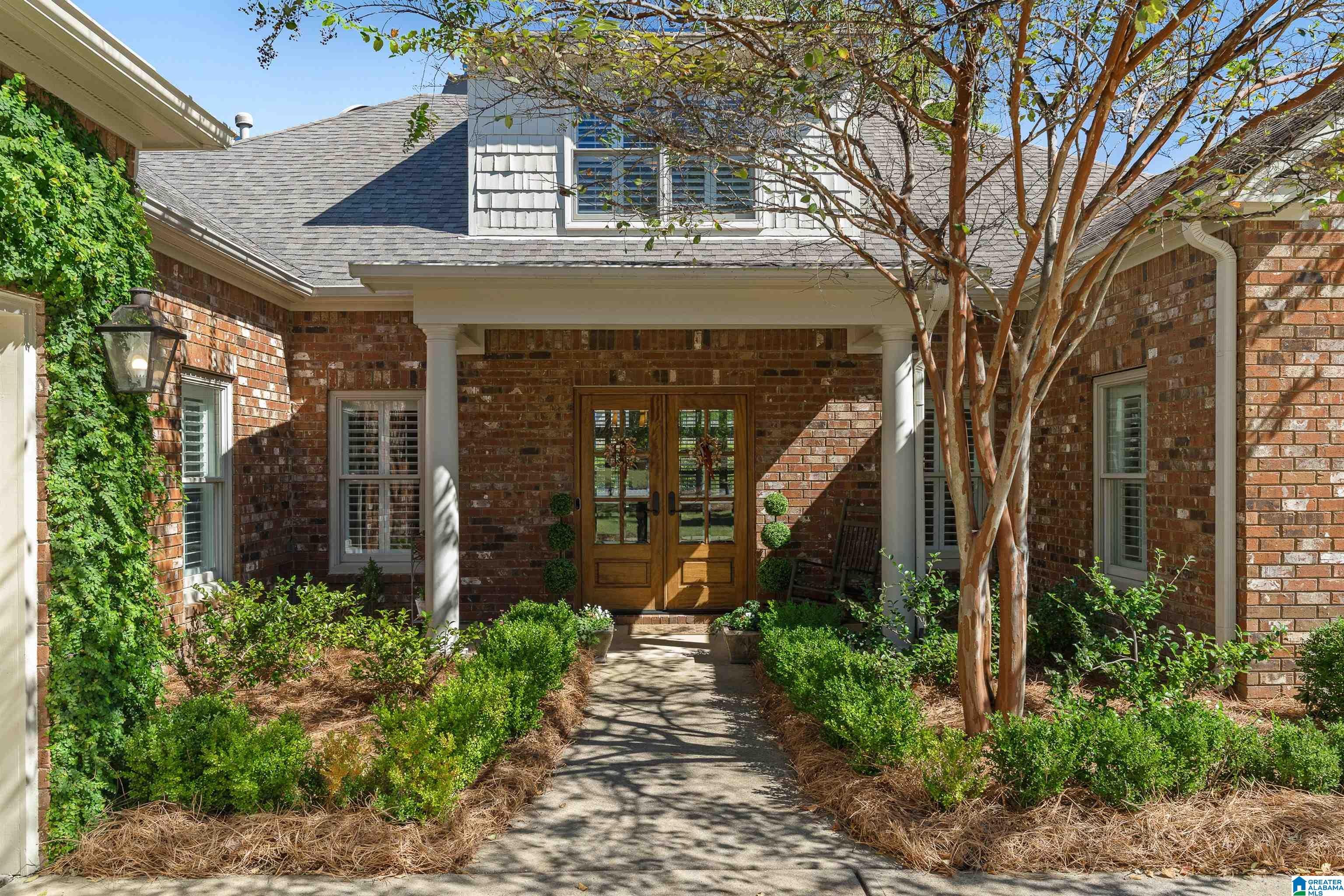 293 STRATHDON PLACE