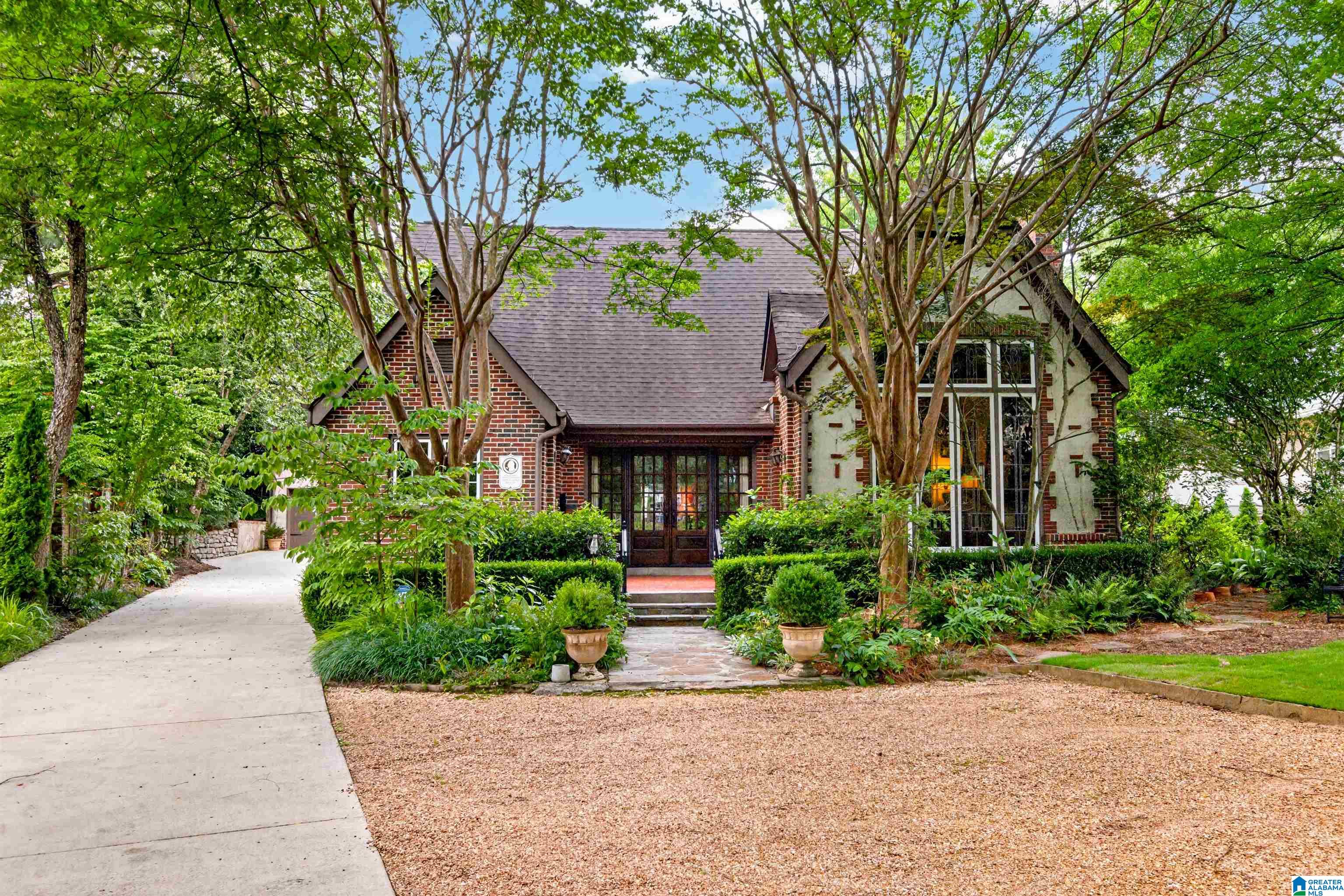 212 POINCIANA DRIVE