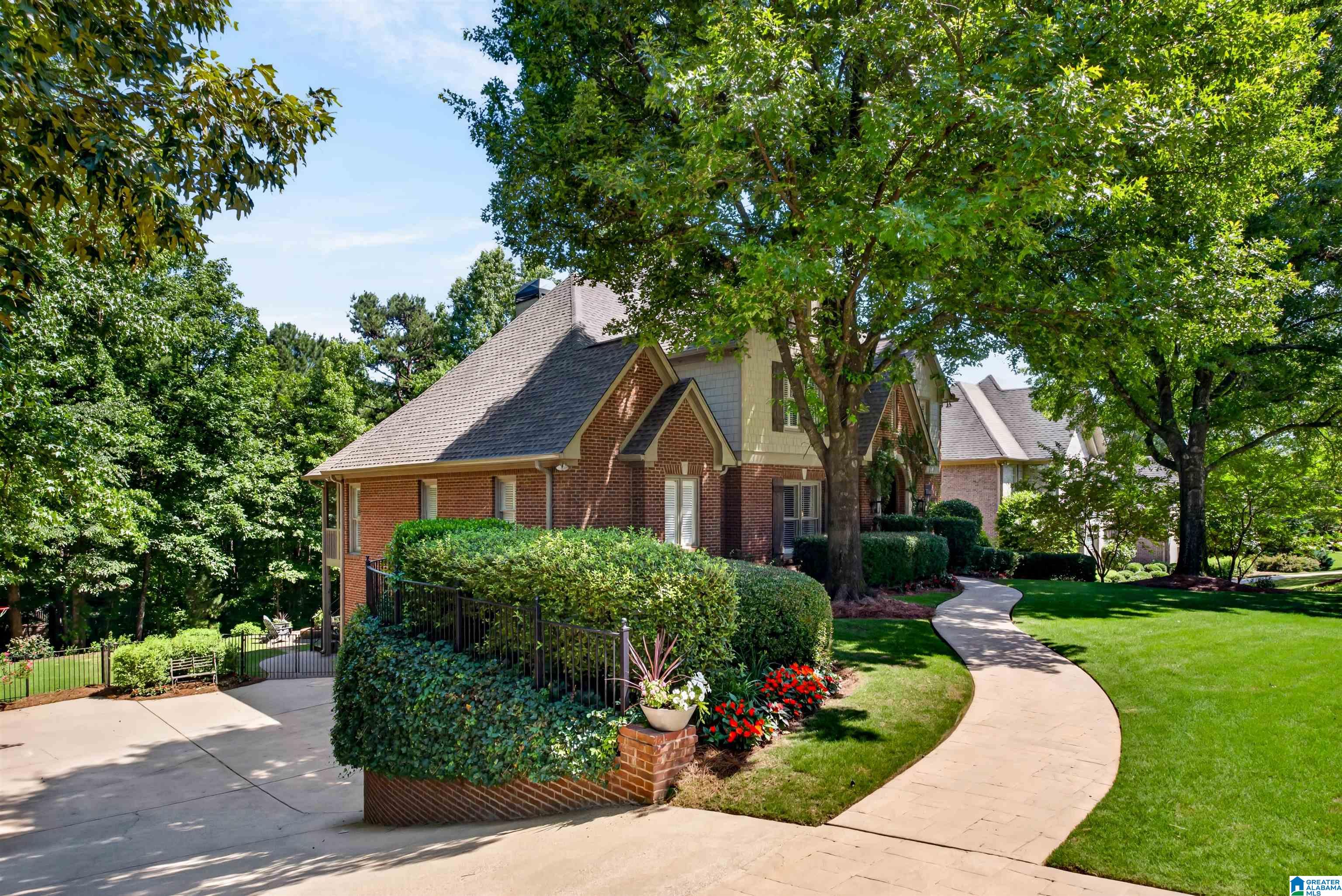 816 REYNOLDS CREST