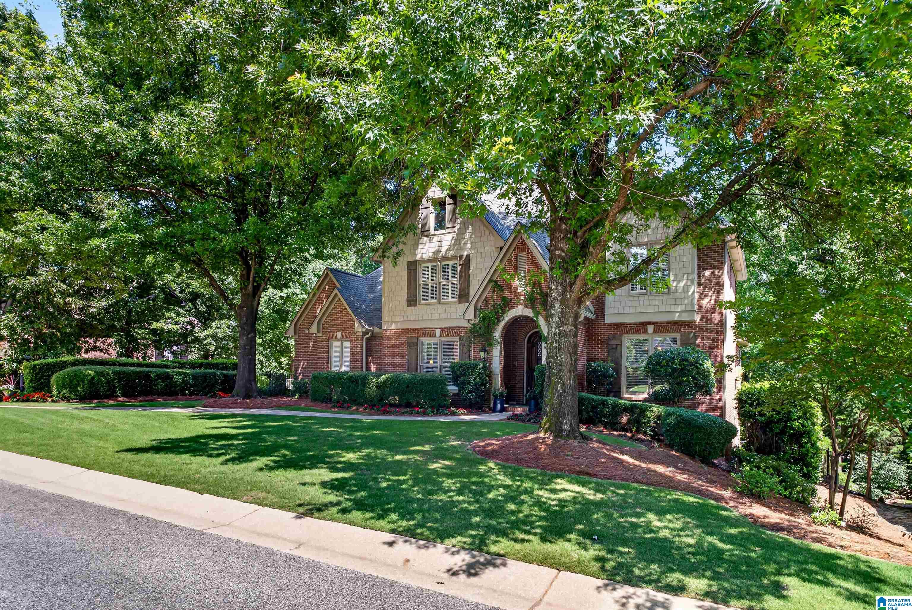 816 REYNOLDS CREST