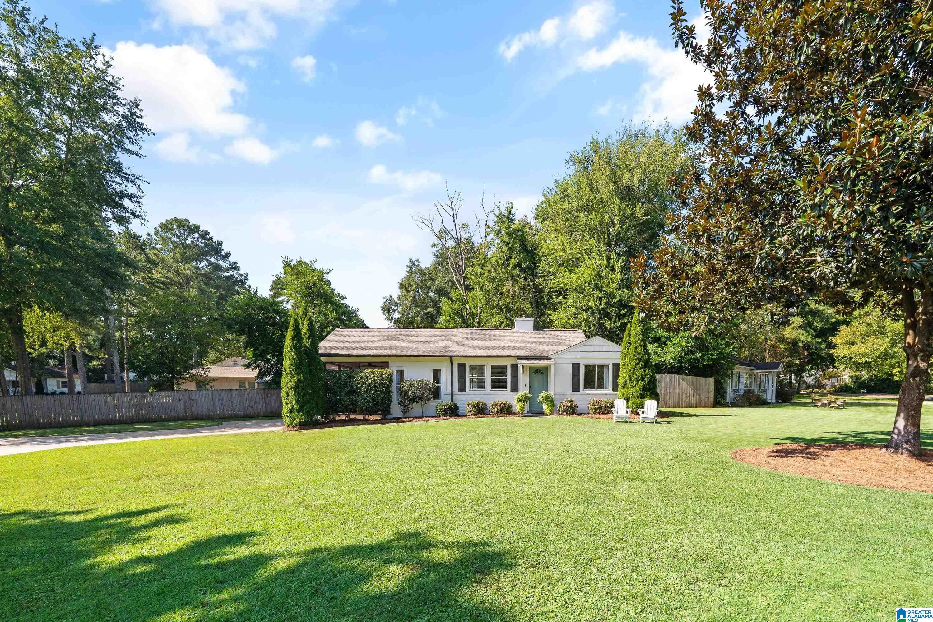 1001 KINGSBURY AVENUE