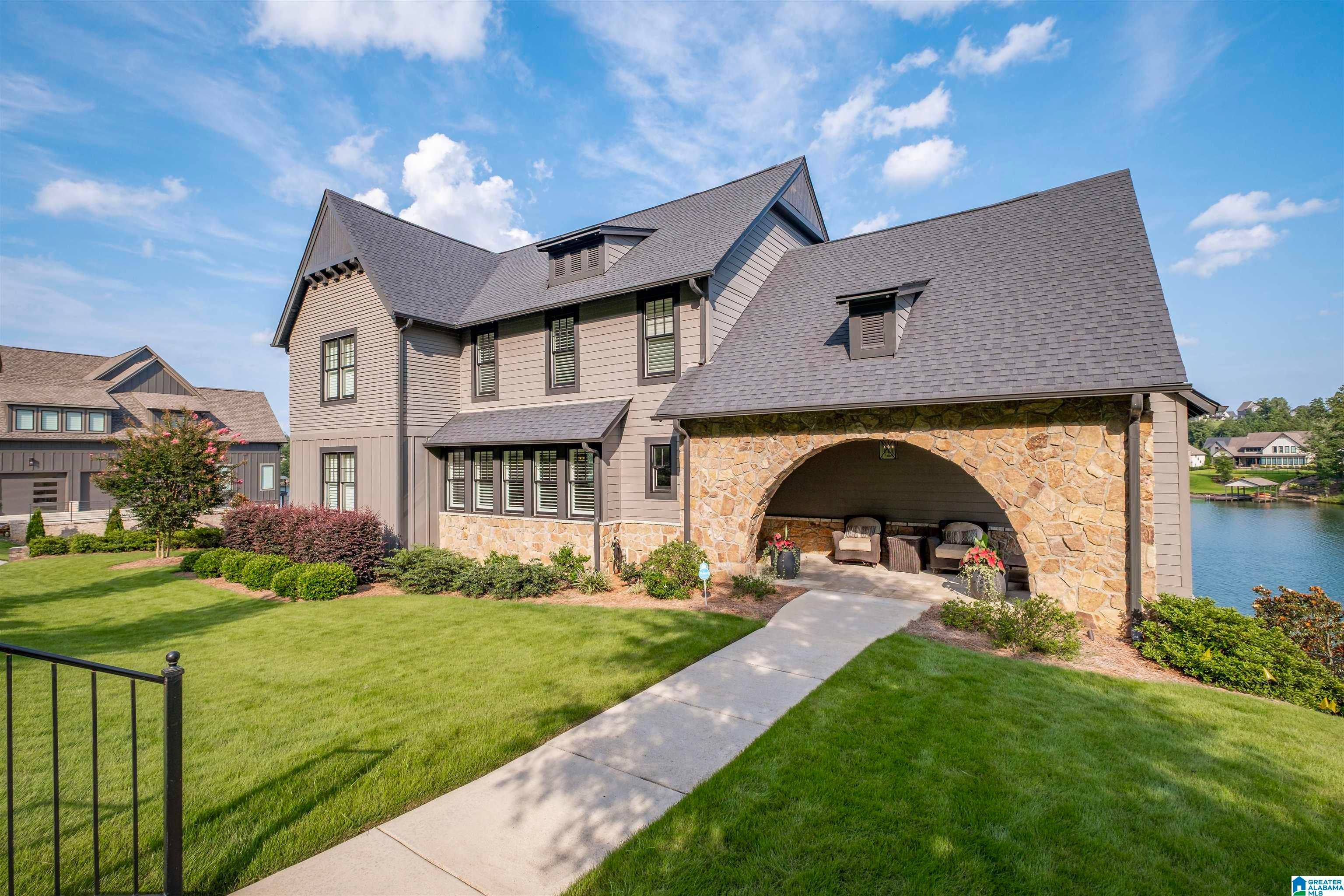 2048 BLACKRIDGE ROAD