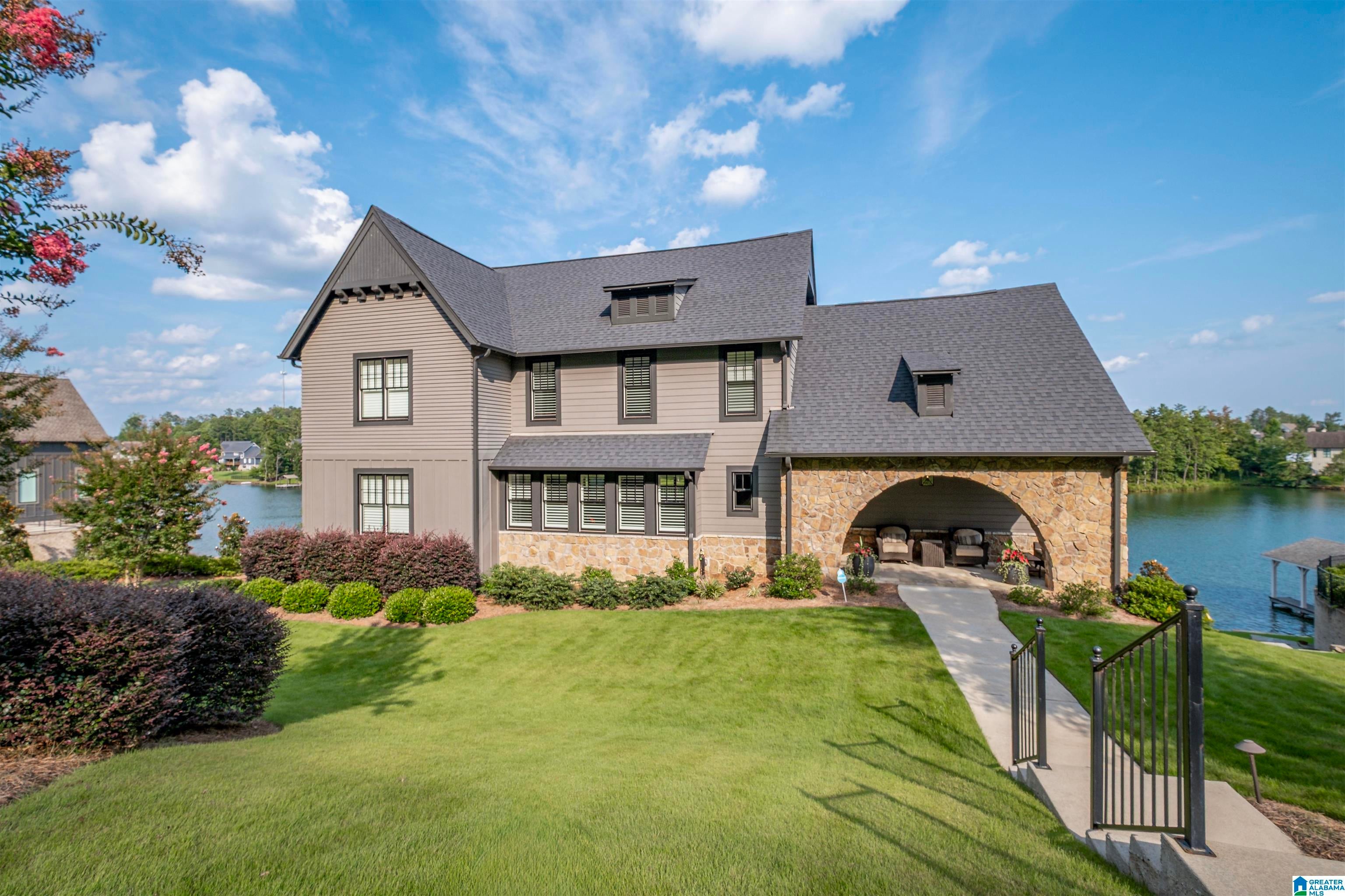 2048 BLACKRIDGE ROAD
