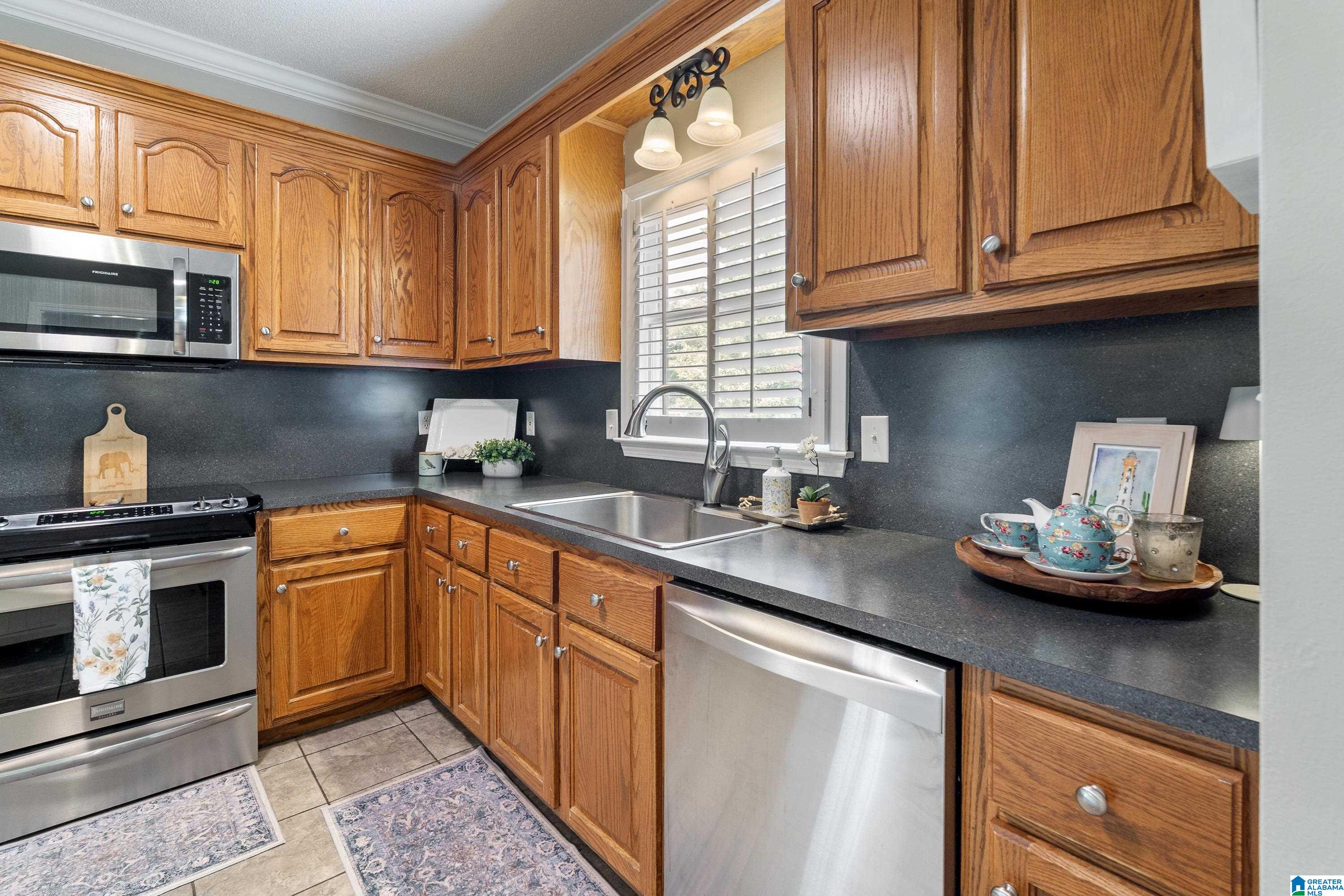 2244 ASCOT LANE