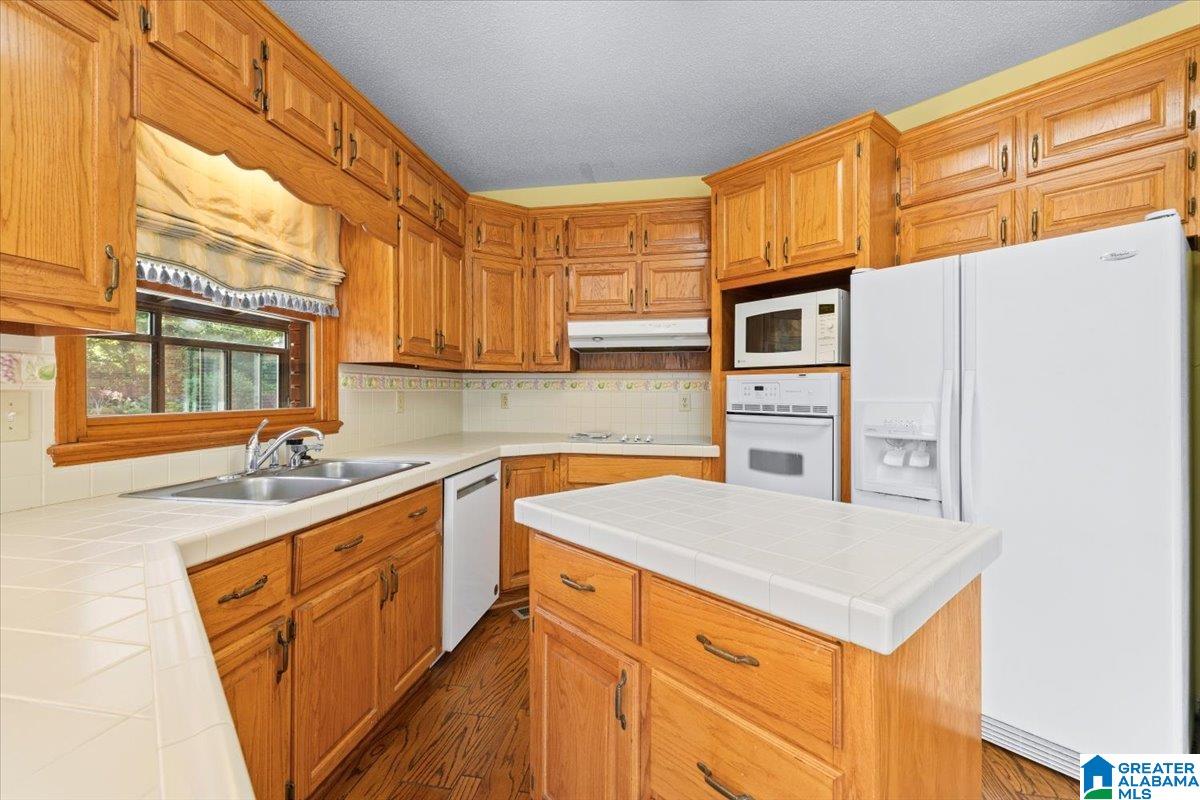 6010 SILVER LAKE CIRCLE