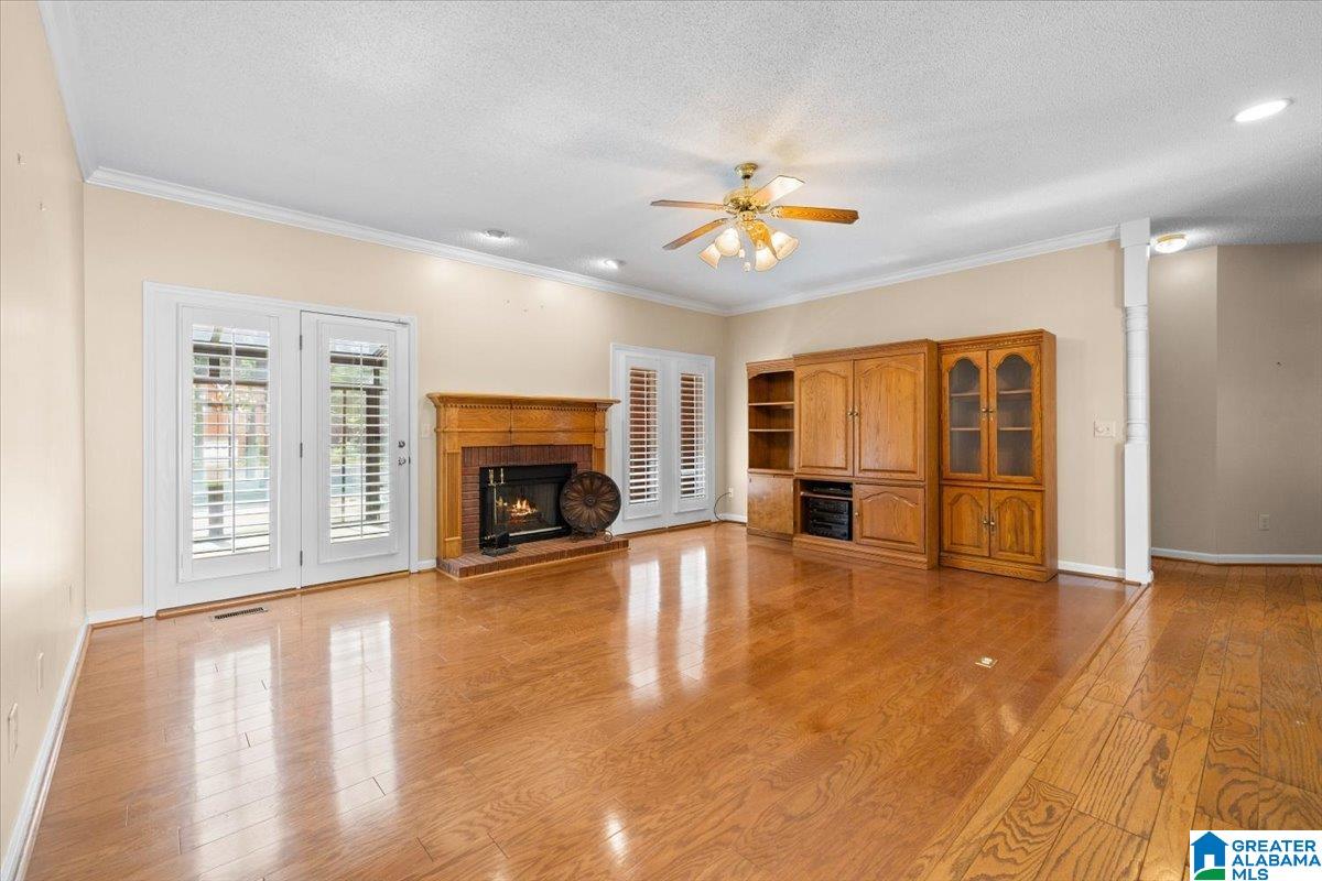 6010 SILVER LAKE CIRCLE