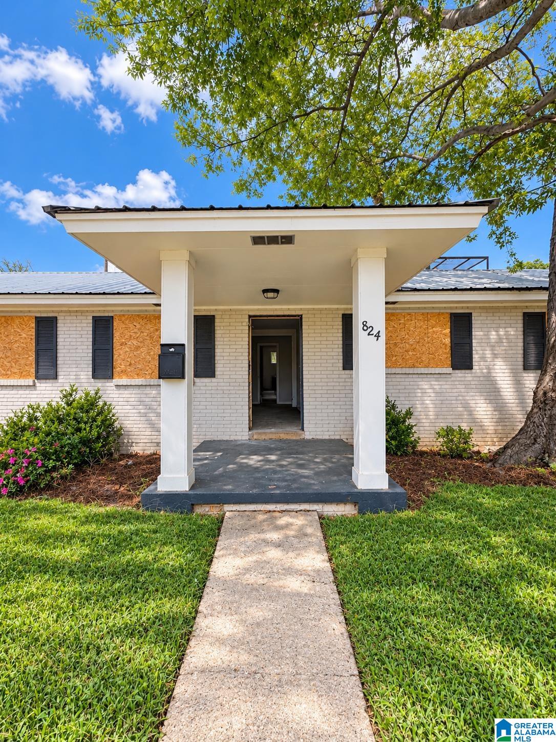 826 1ST STREET W