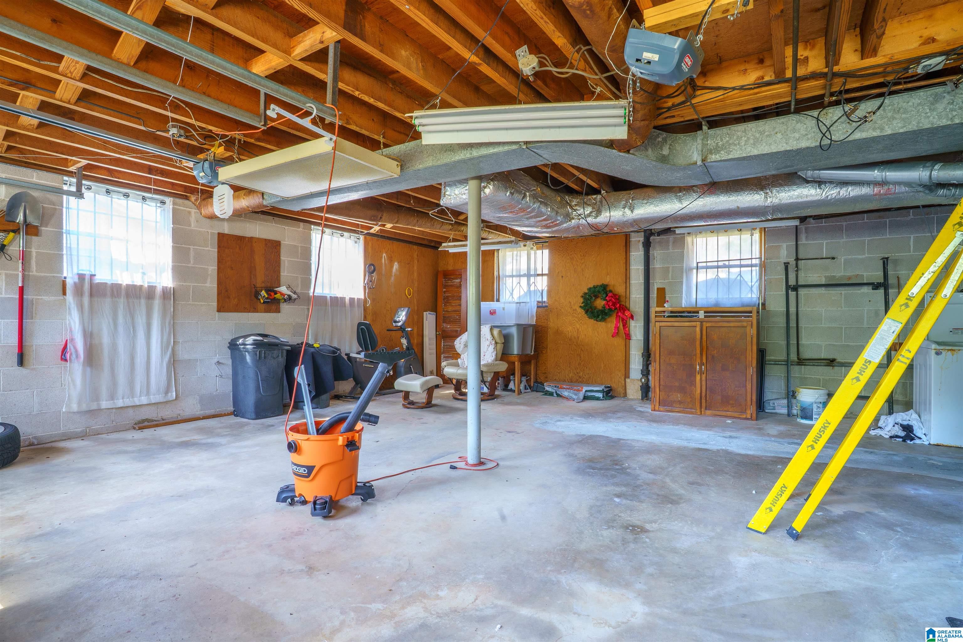 825 NORTHCREST DRIVE