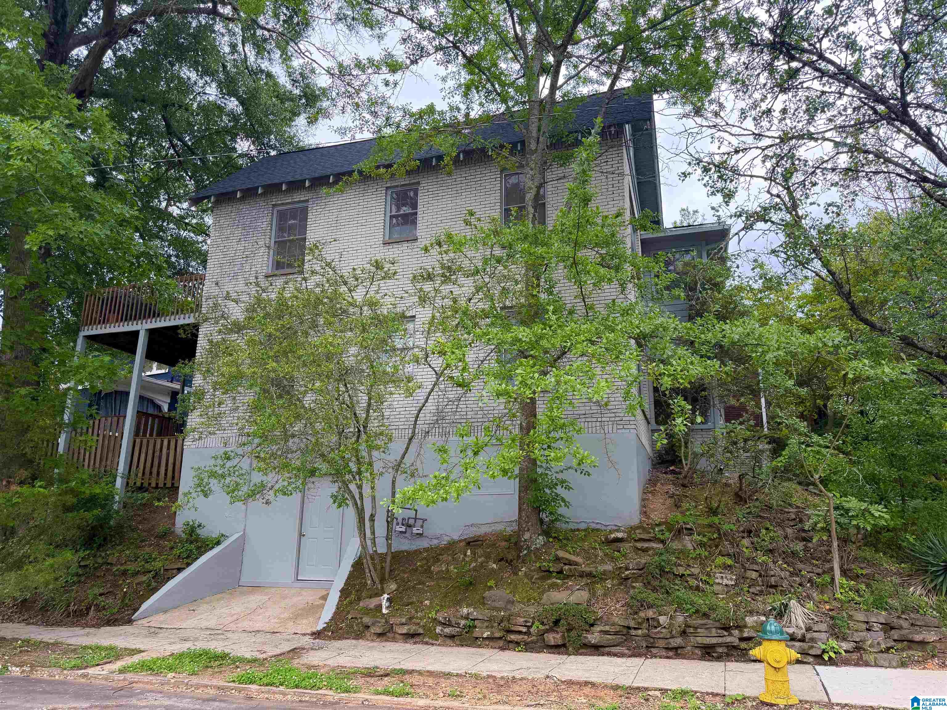 925 39TH STREET S A & B