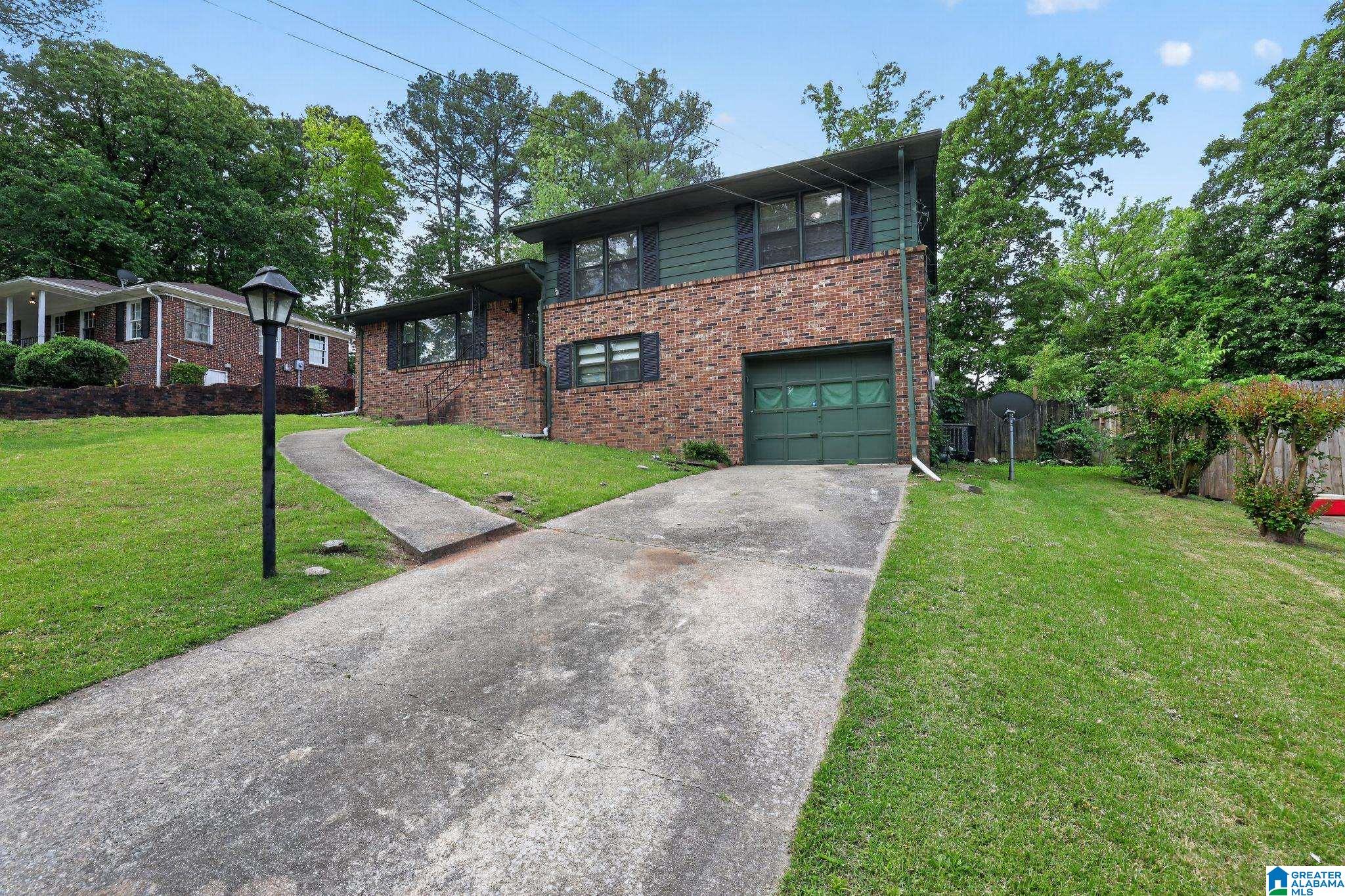 Photo 1 of 36 — 945 RIDGEWOOD CIRCLE, BIRMINGHAM, AL 35235