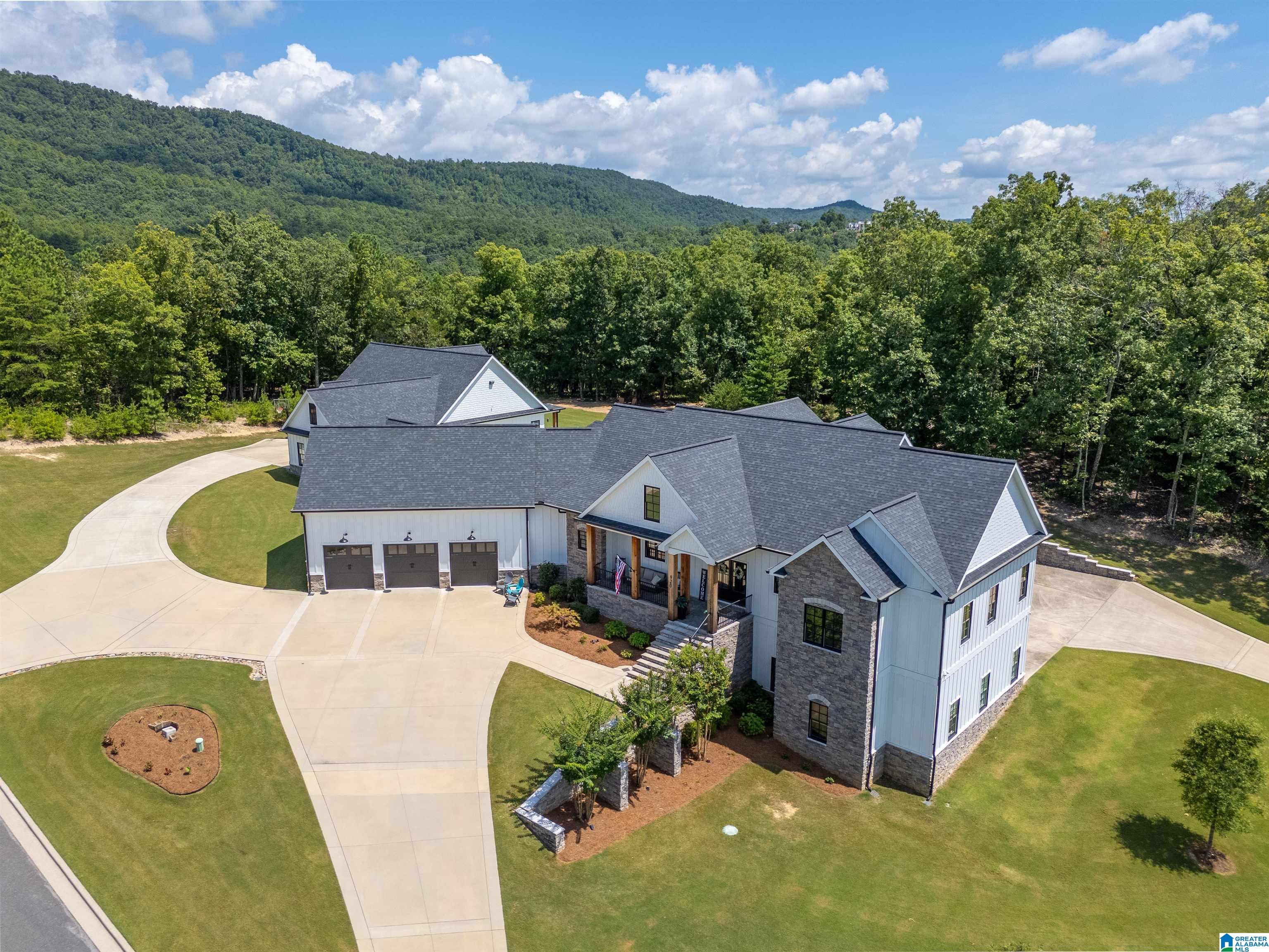 920 DOGWOOD DRIVE NE