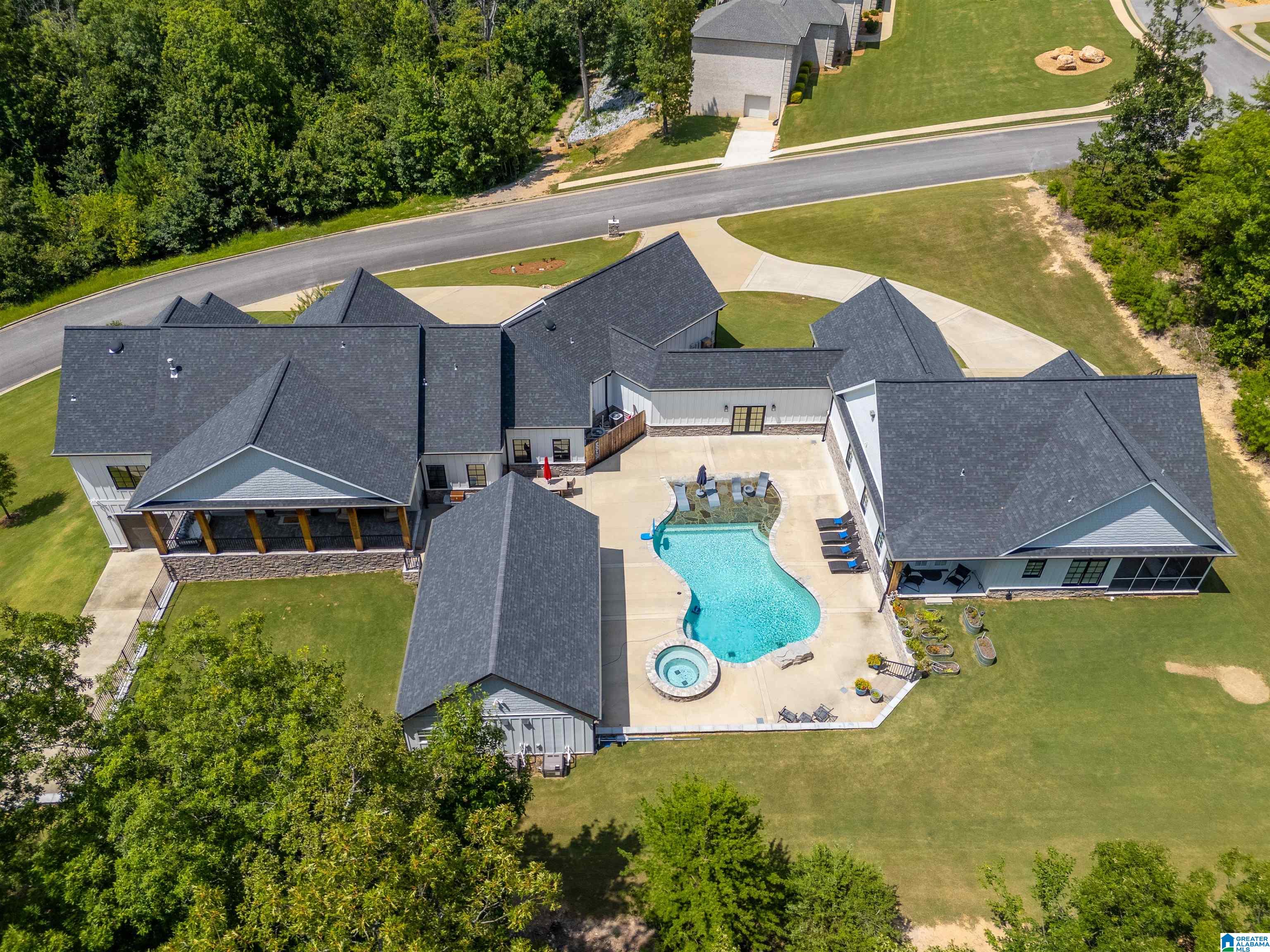 920 DOGWOOD DRIVE NE