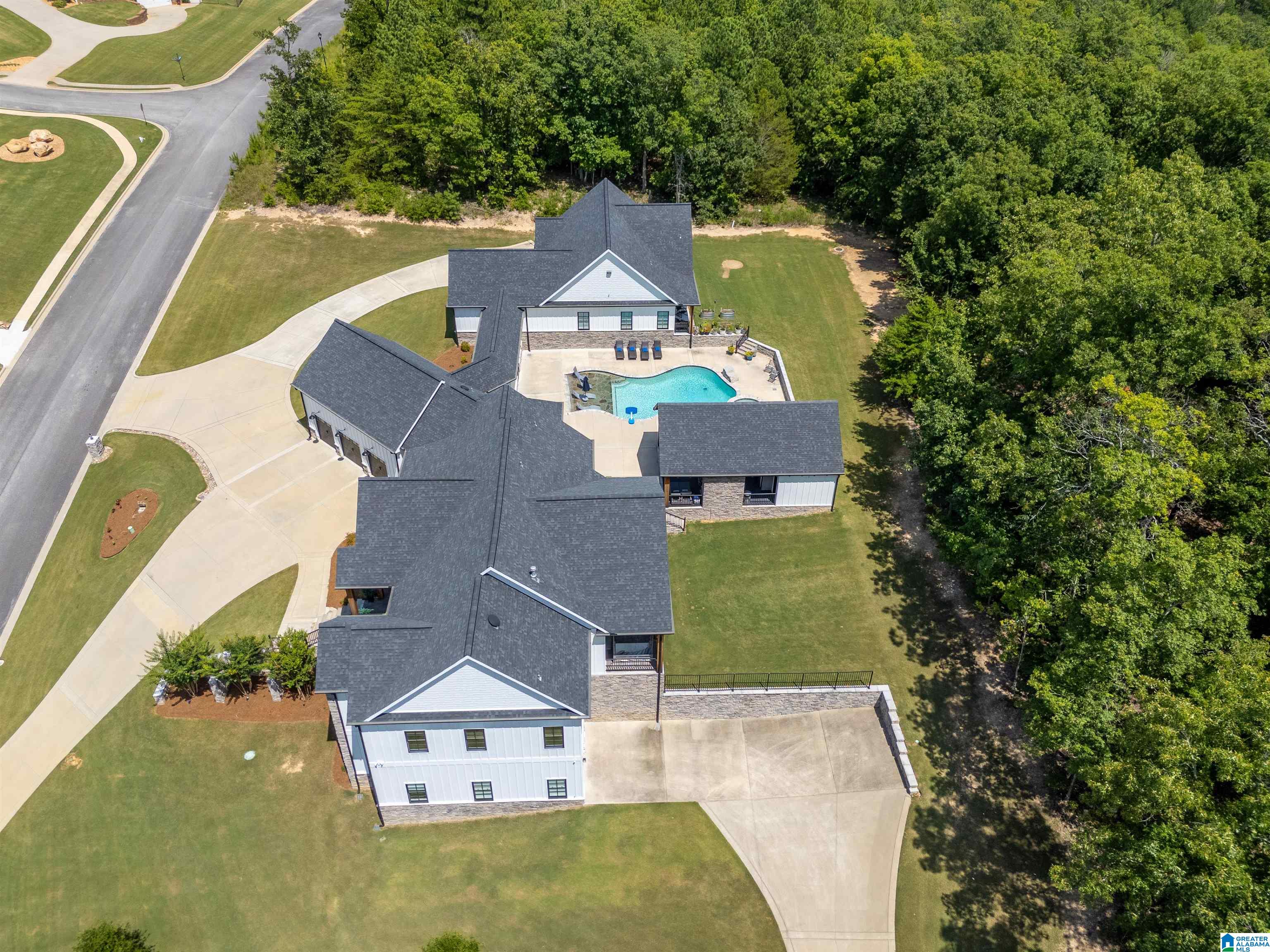 920 DOGWOOD DRIVE NE