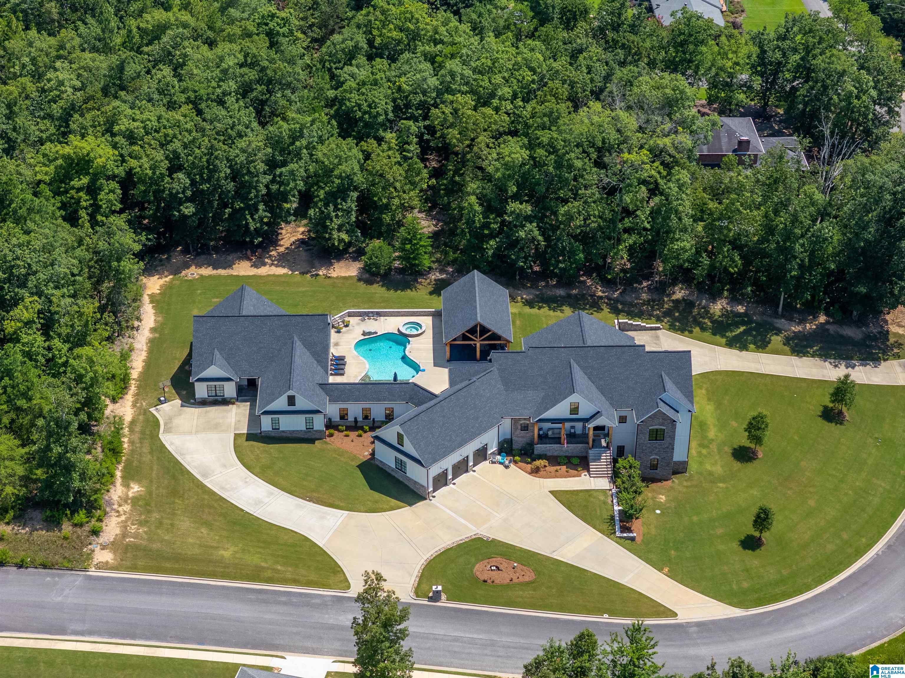 920 DOGWOOD DRIVE NE