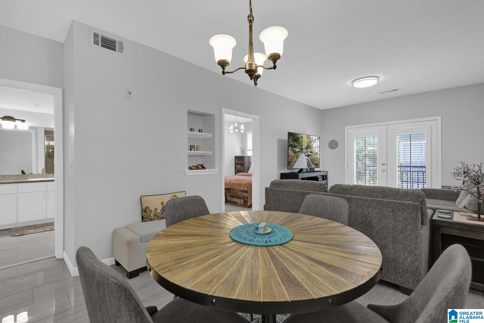 2020 5TH AVENUE S 243