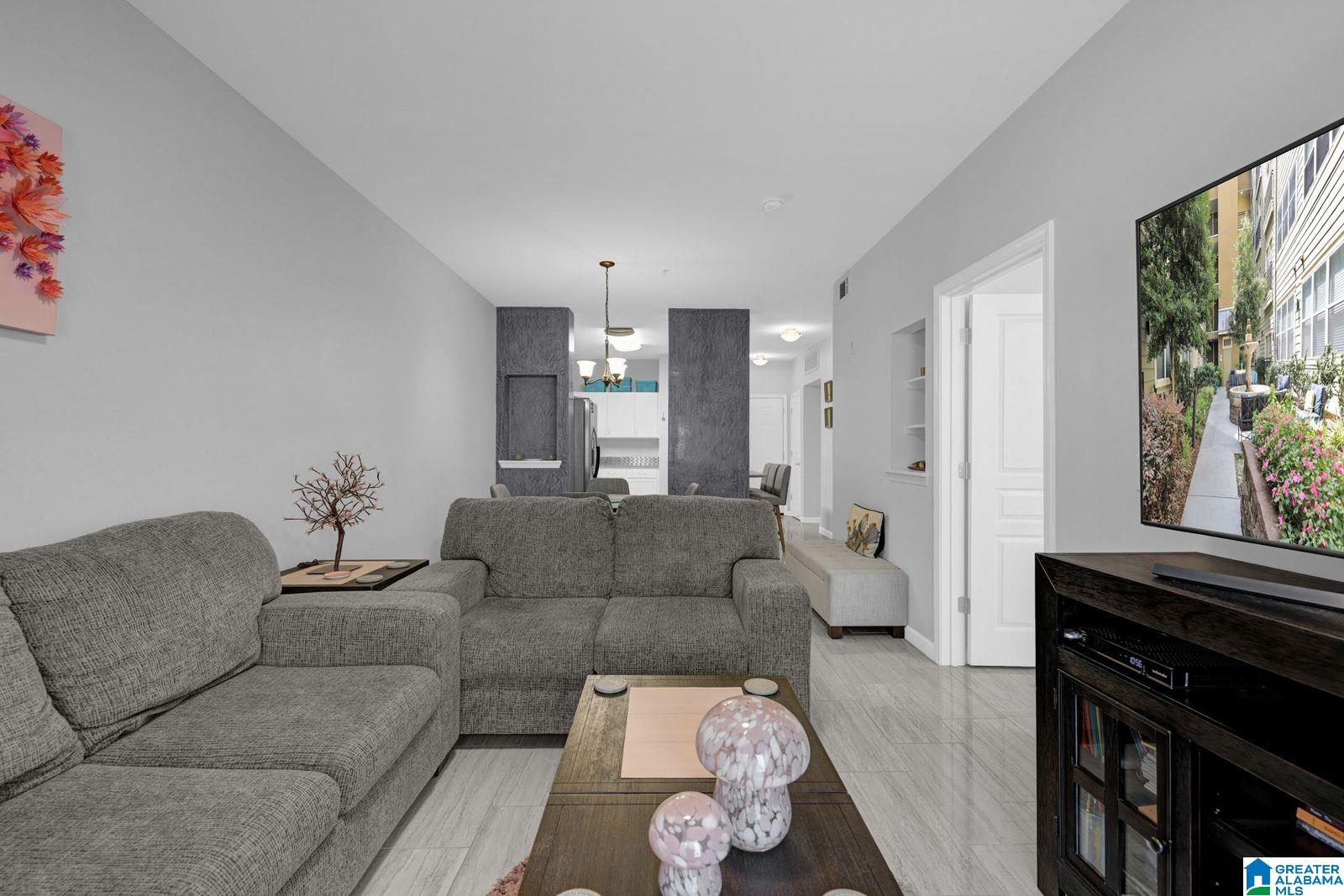 2020 5TH AVENUE S 243