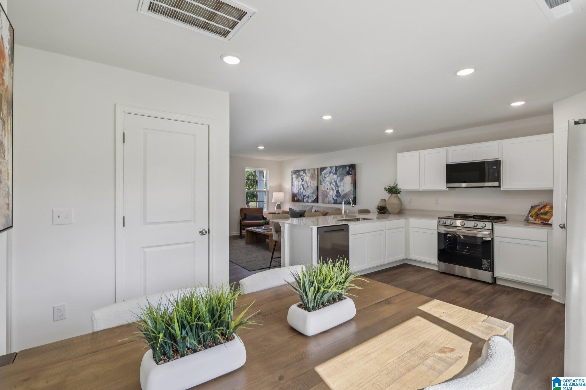 83 VALGREEN LANE