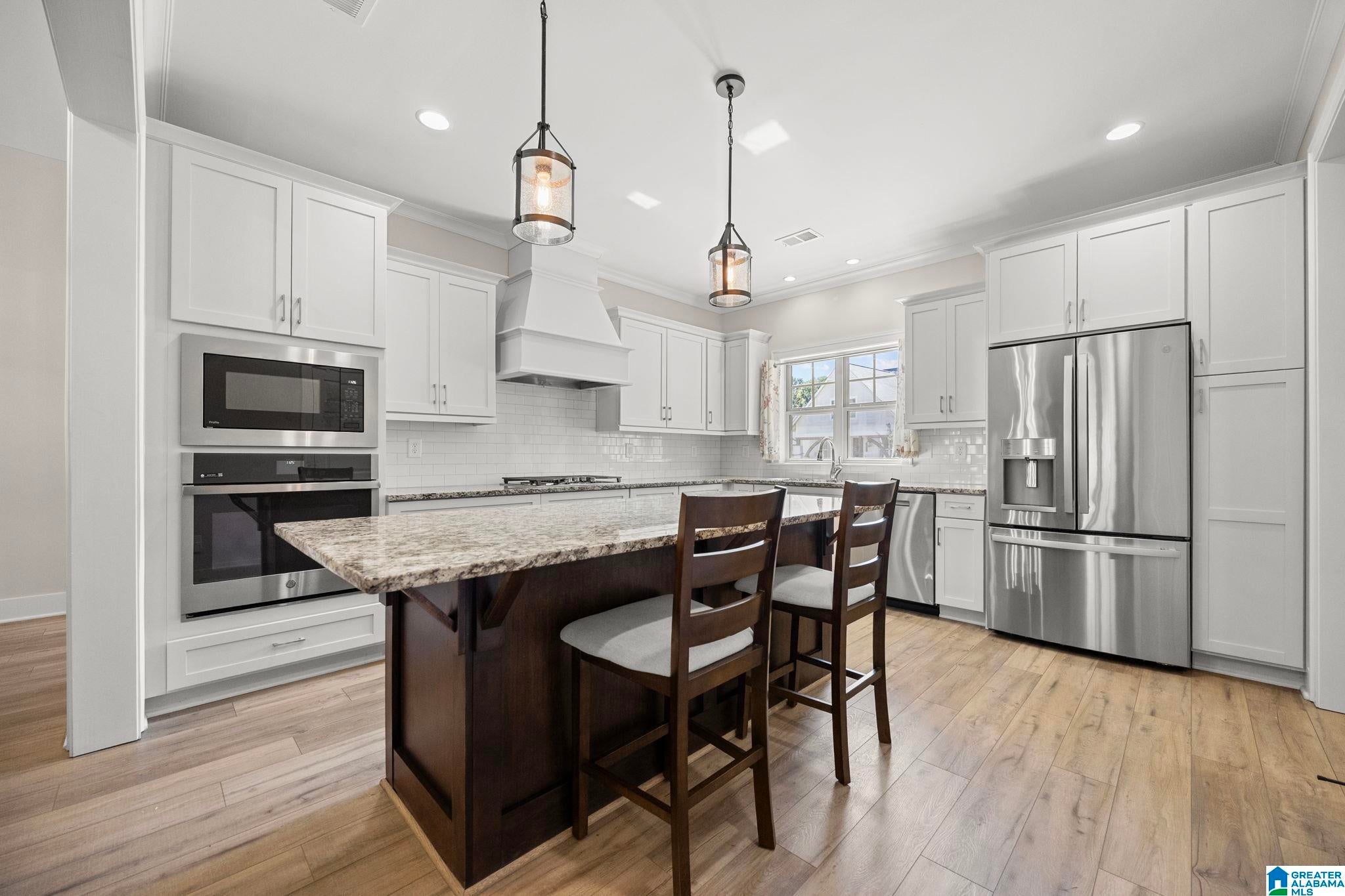 2425 MURPHY PASS