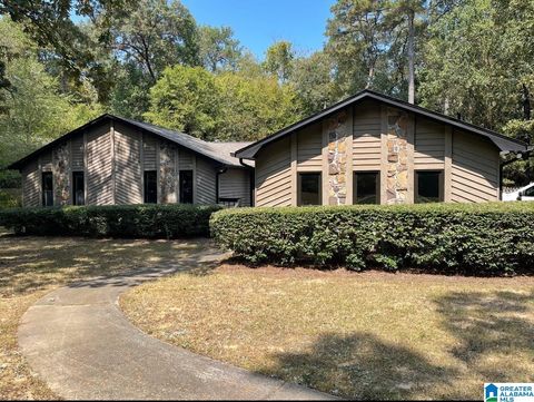 2001 SHADOWOOD COURT HOOVER AL 35244