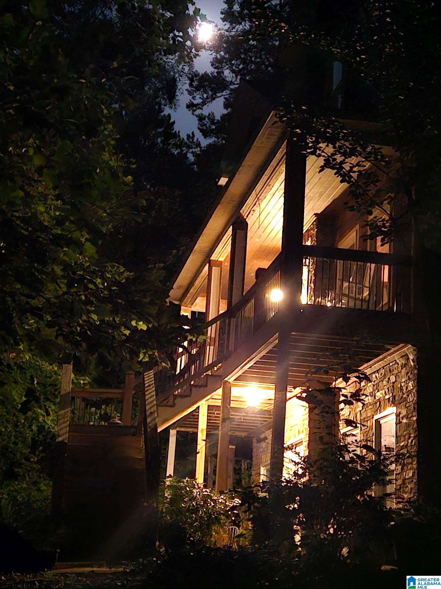 6049 LAKESIDE DRIVE