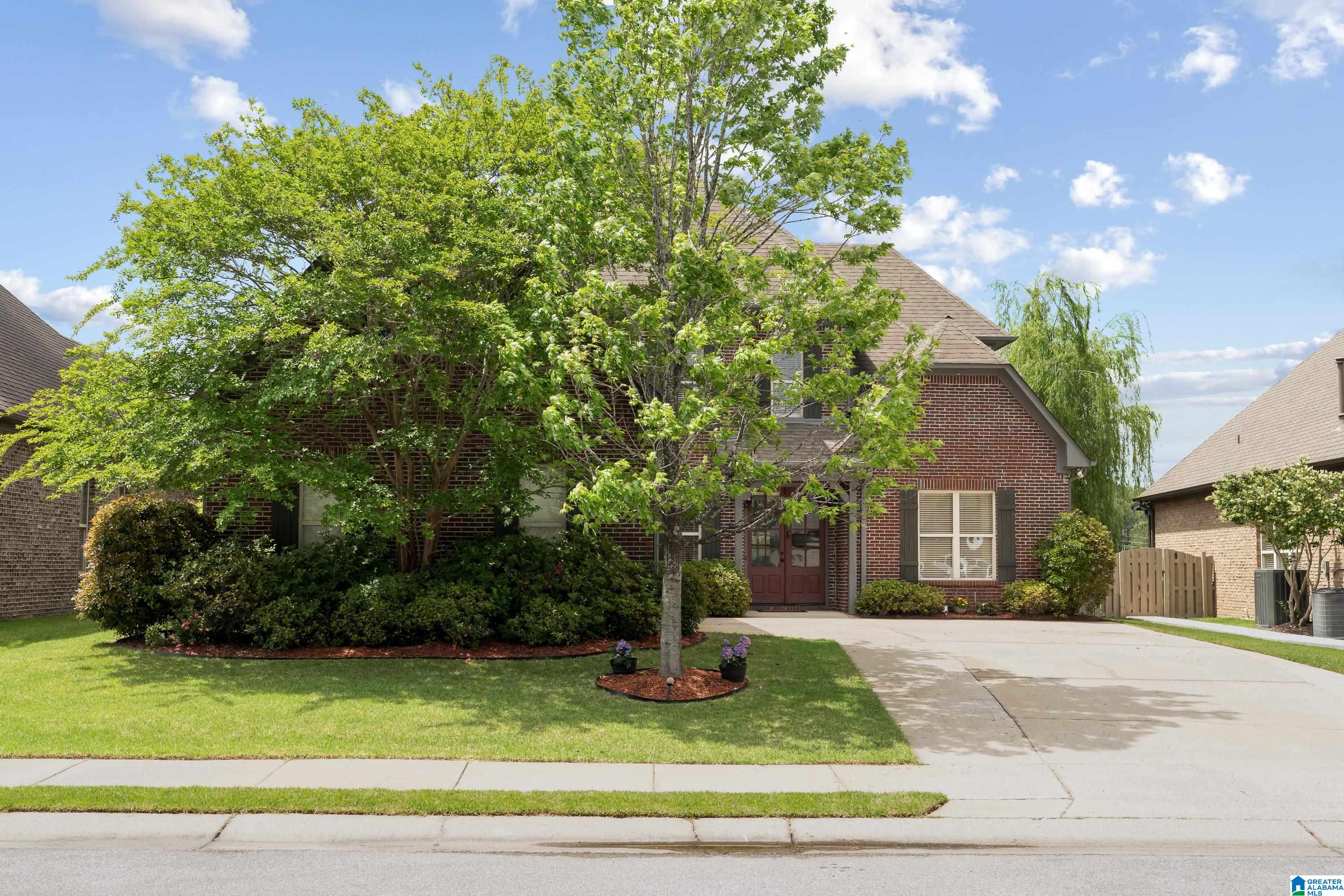 1042 EDGEWATER LANE