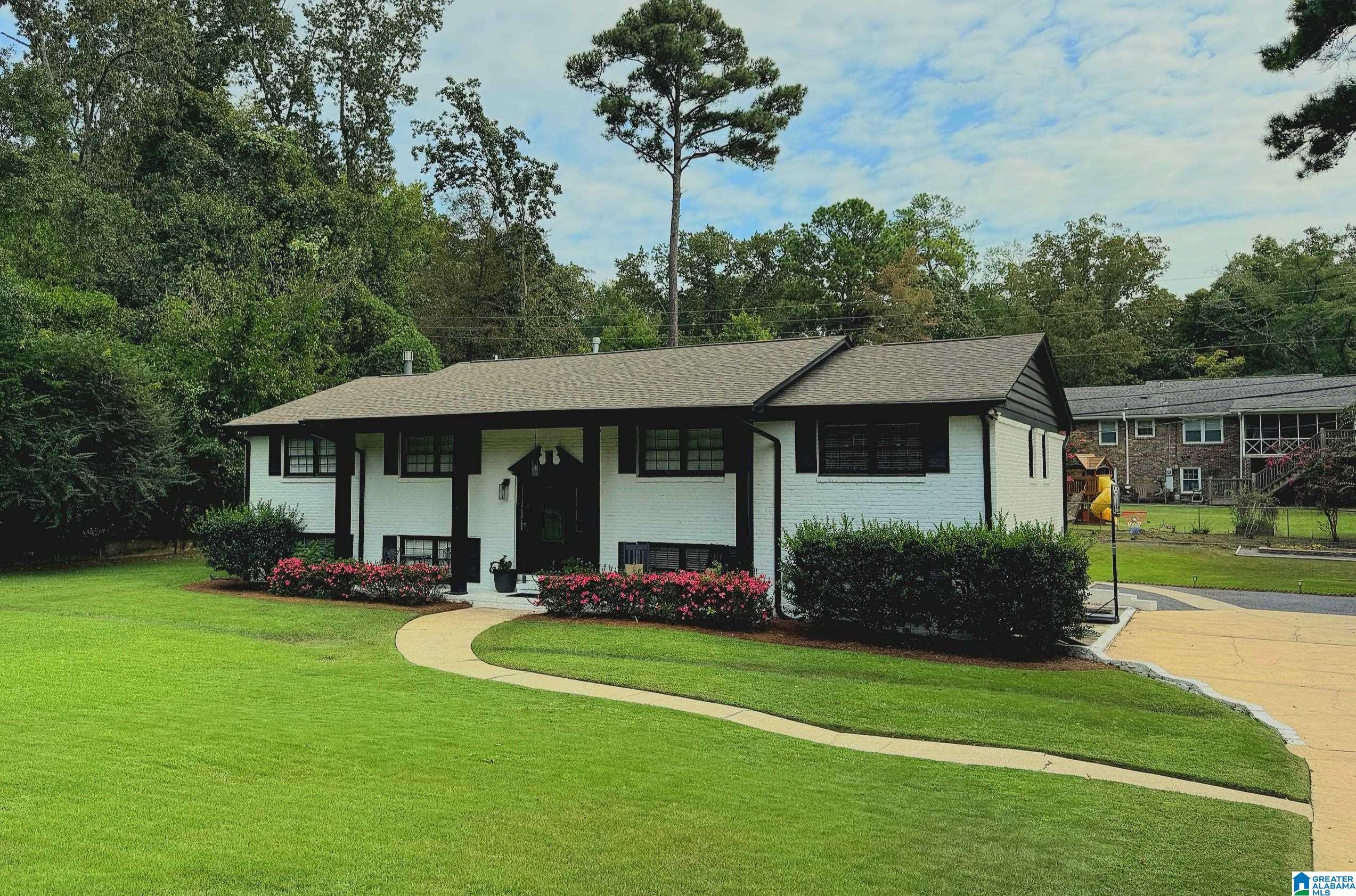 3240 MOCKINGBIRD LANE