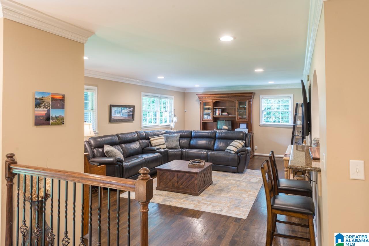 3240 MOCKINGBIRD LANE