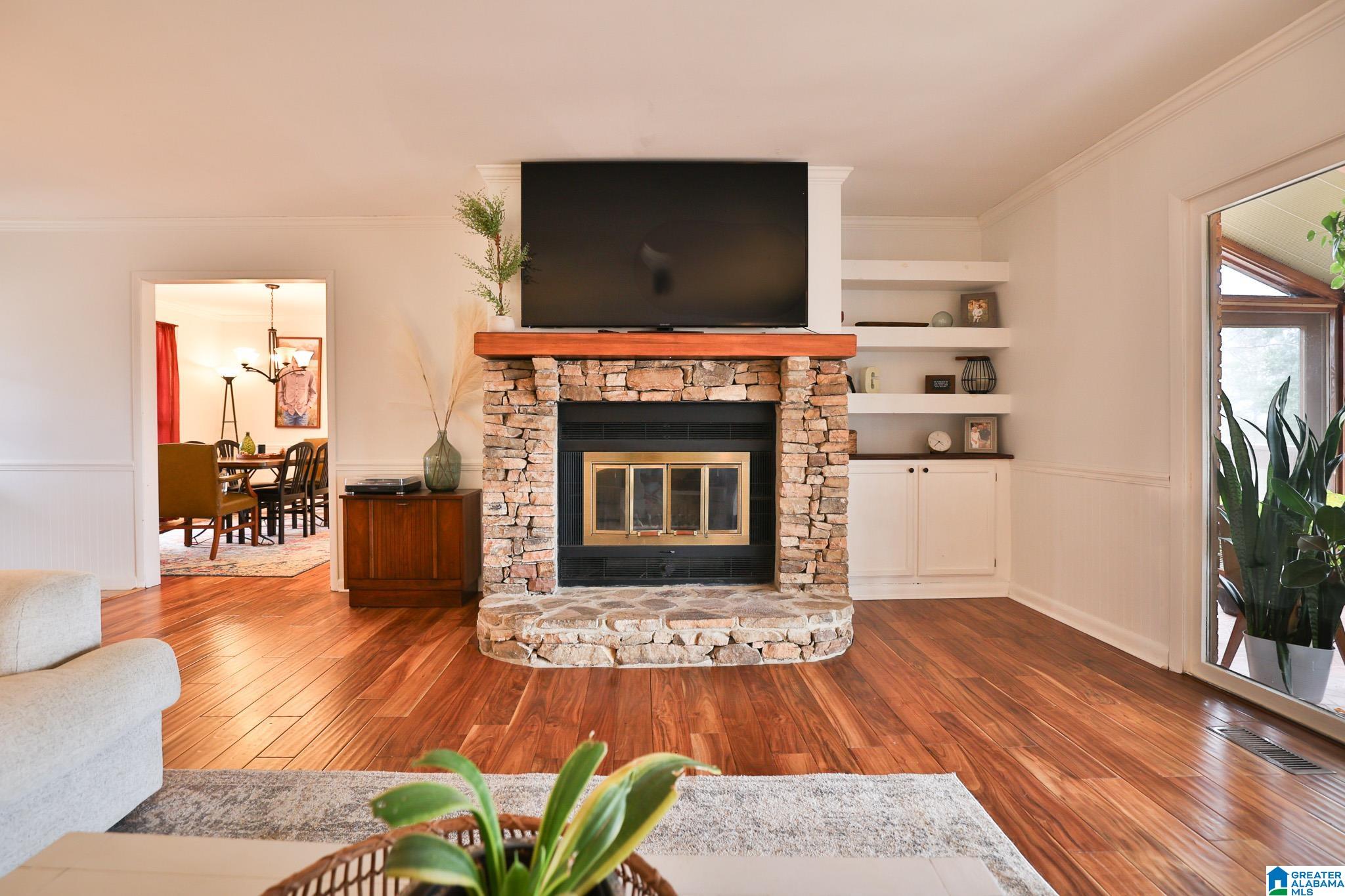 450 DOGWOOD HILL DRIVE